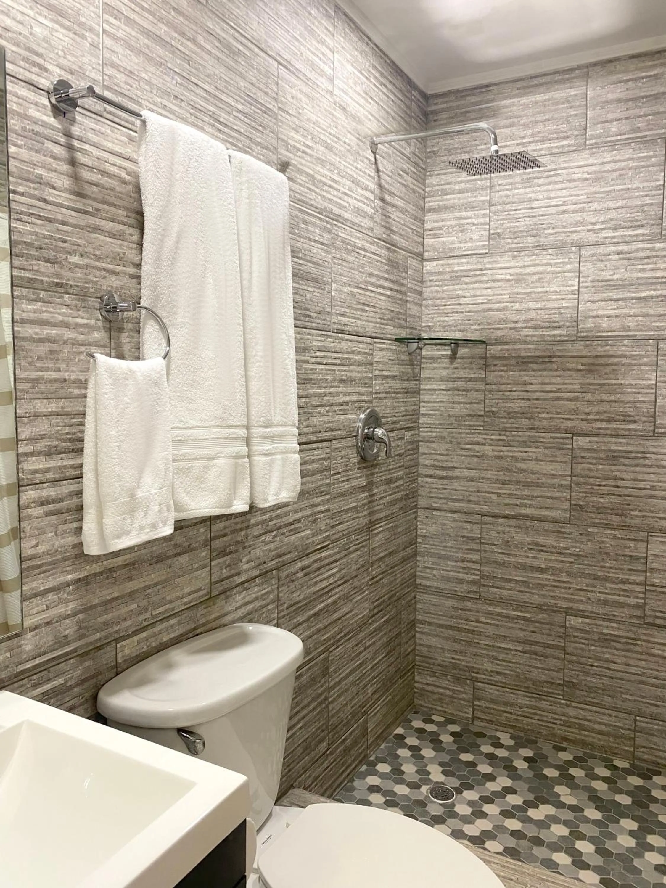 Shower in Magnolia Inn