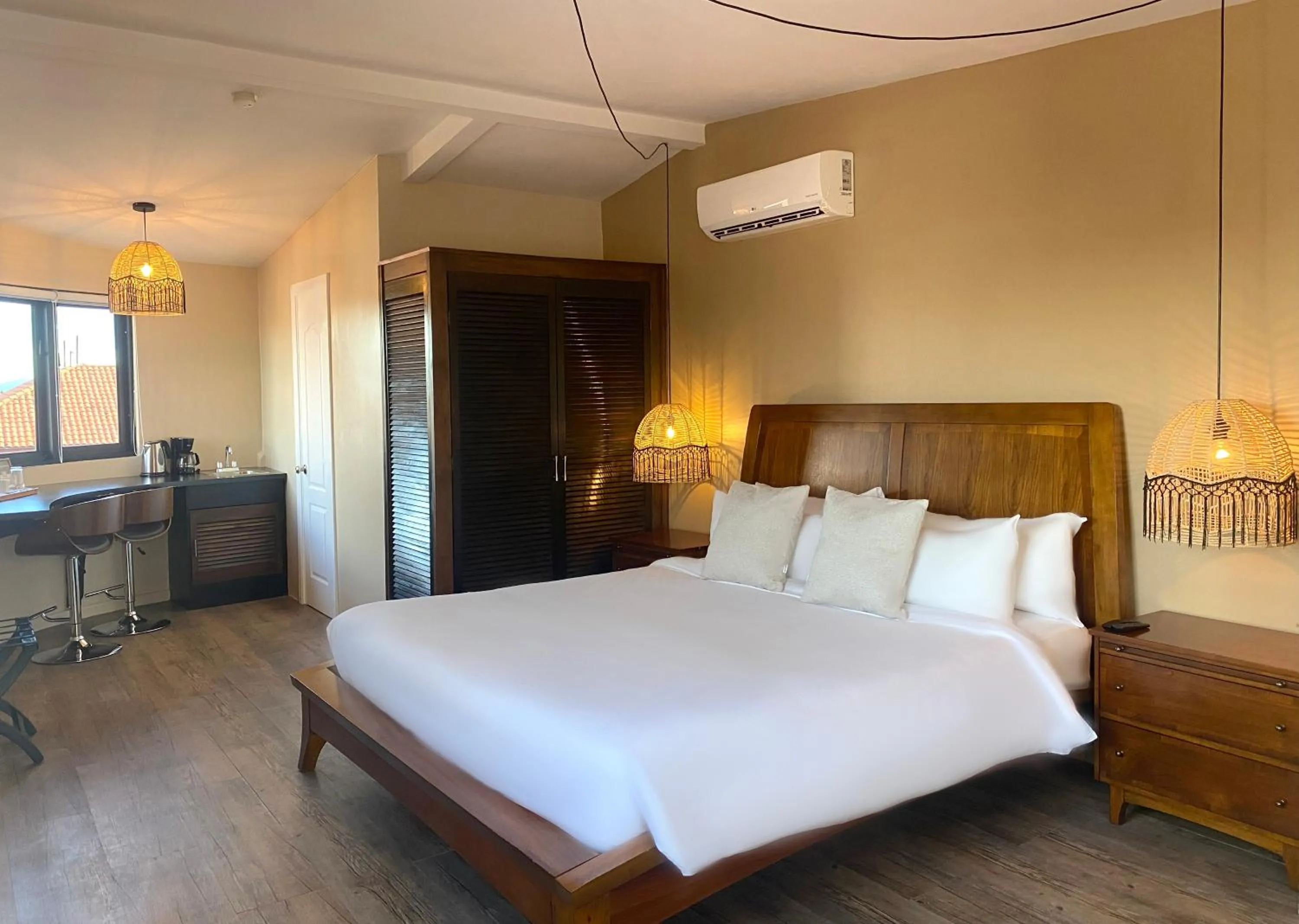 Bathroom, Bed in Magnolia Inn