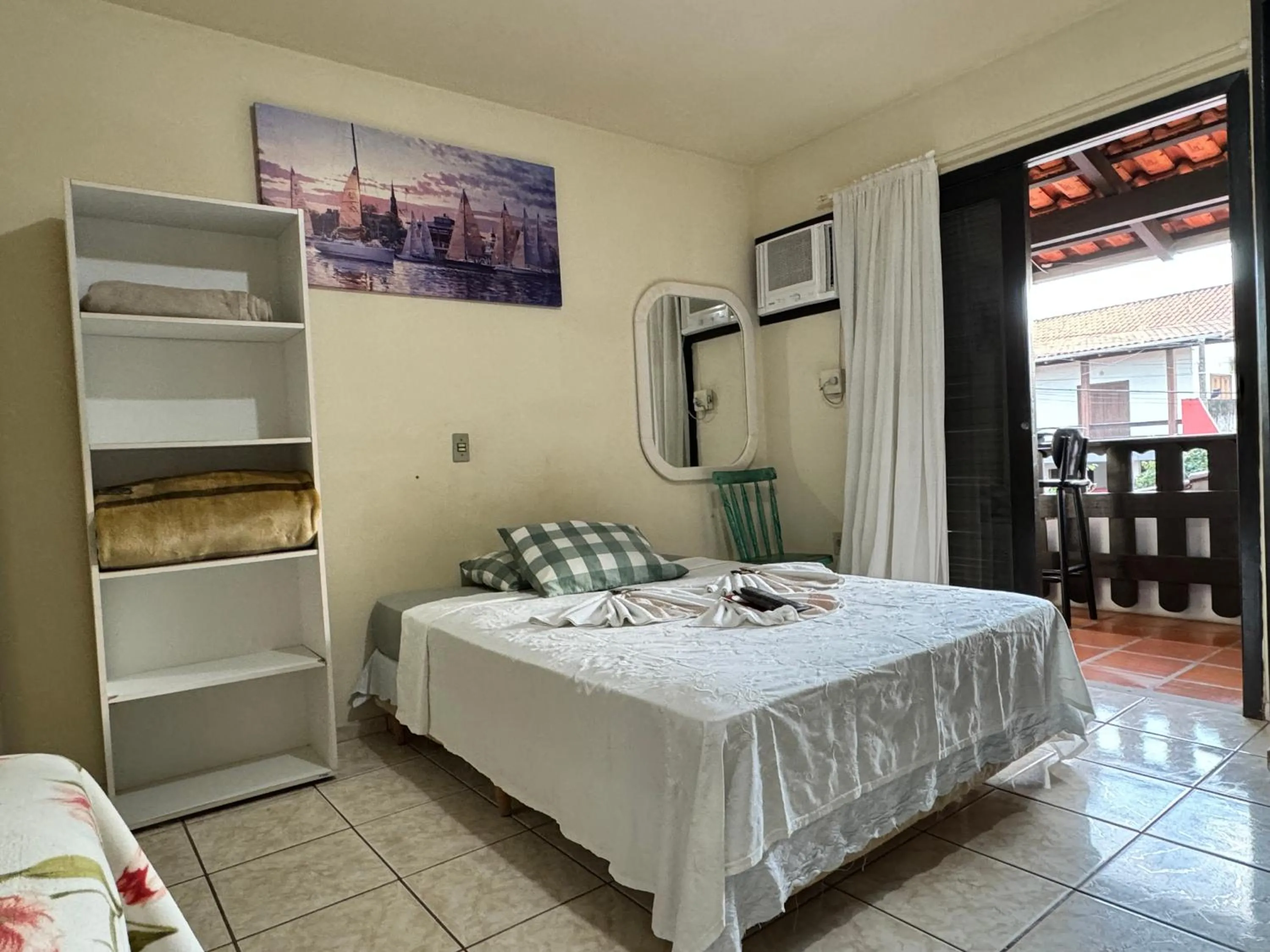 View (from property/room), Bed in Pousada Vila D' Itália