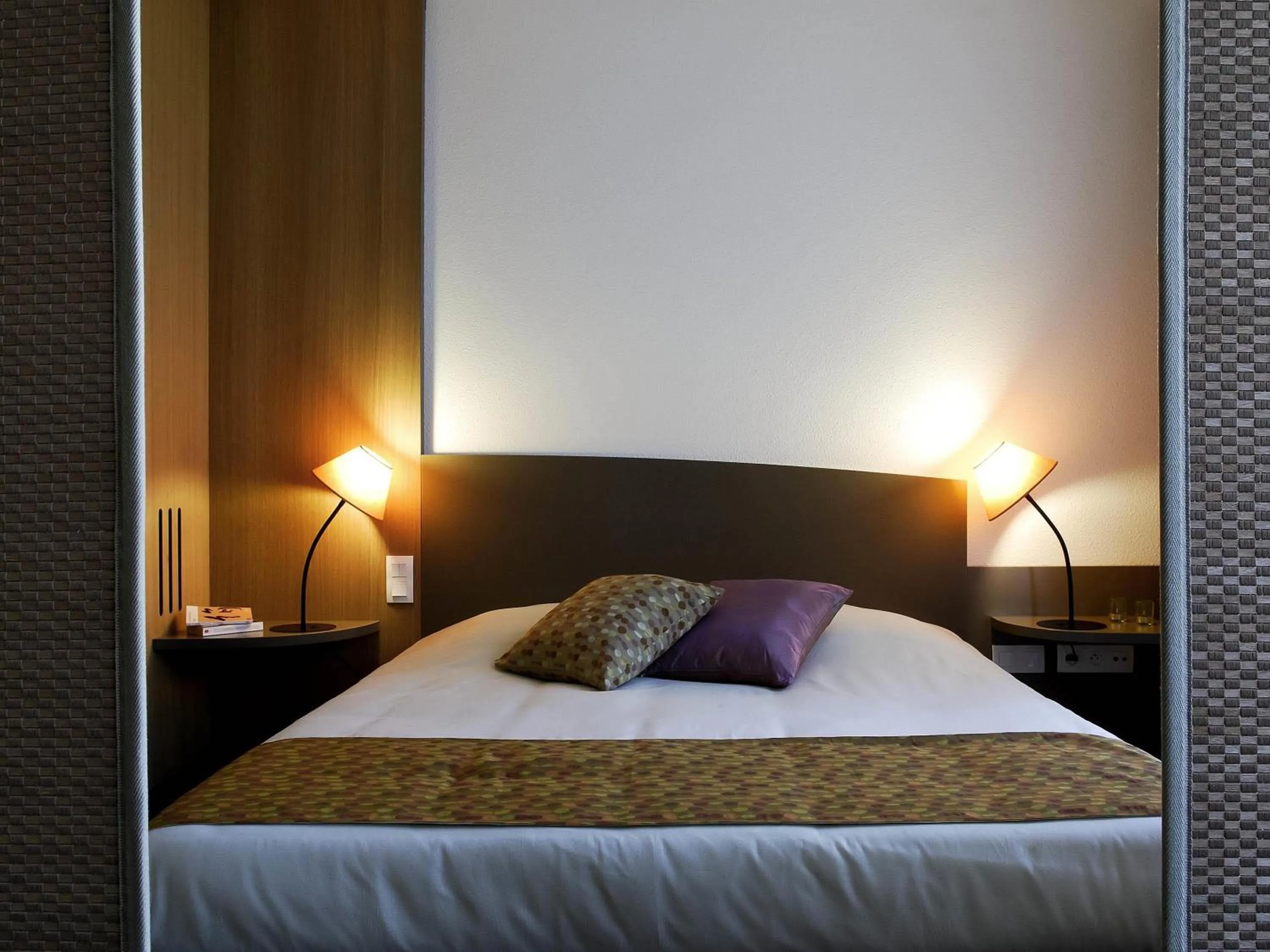 Bedroom, Bed in Aparthotel Adagio Bordeaux Centre Gambetta