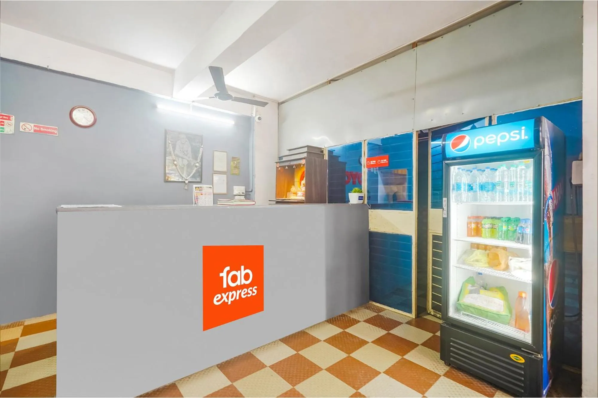 Lobby or reception in FabExpress Shraddha inn