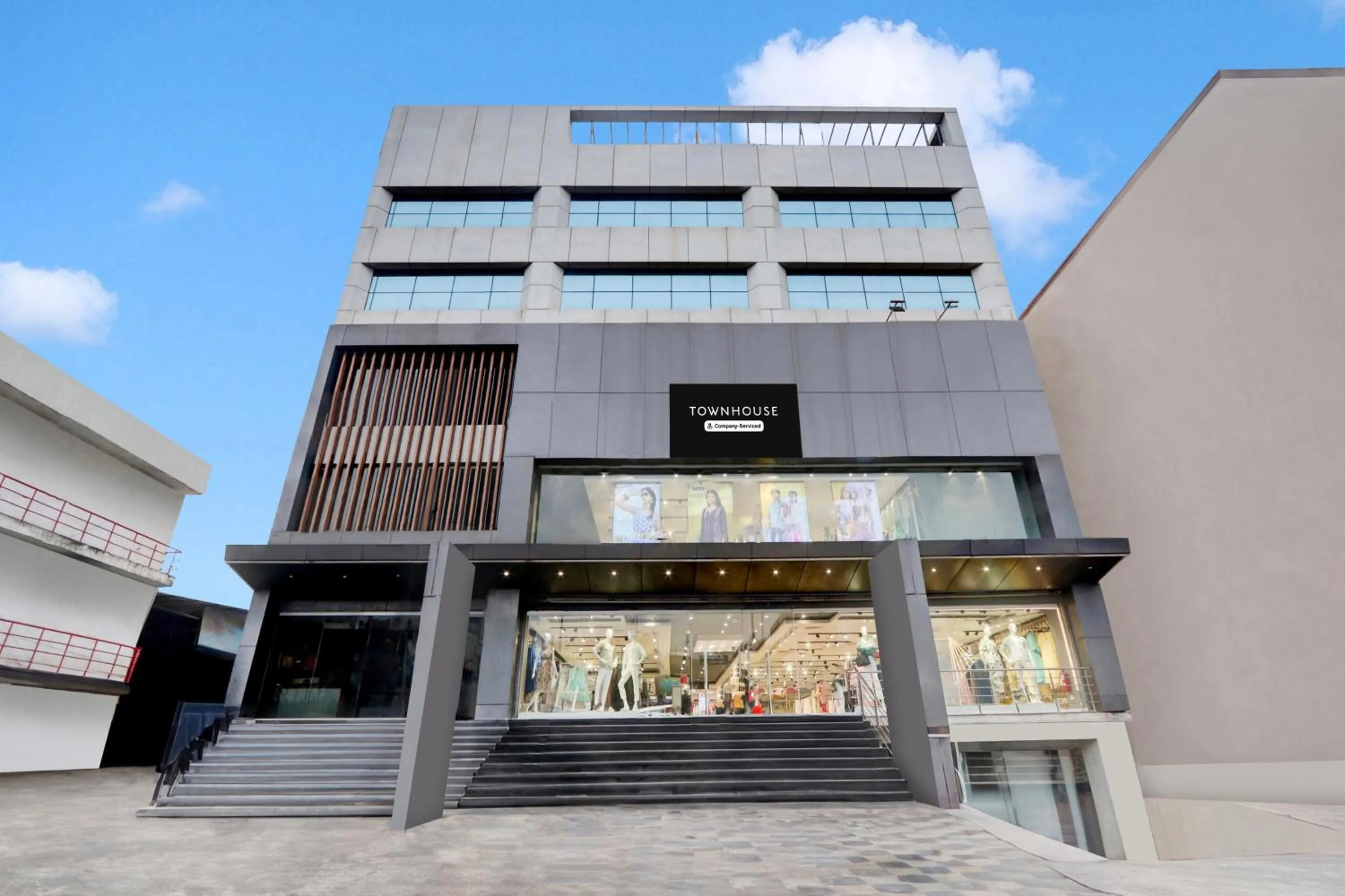 Facade/entrance in Super Townhouse Daba Garden Road