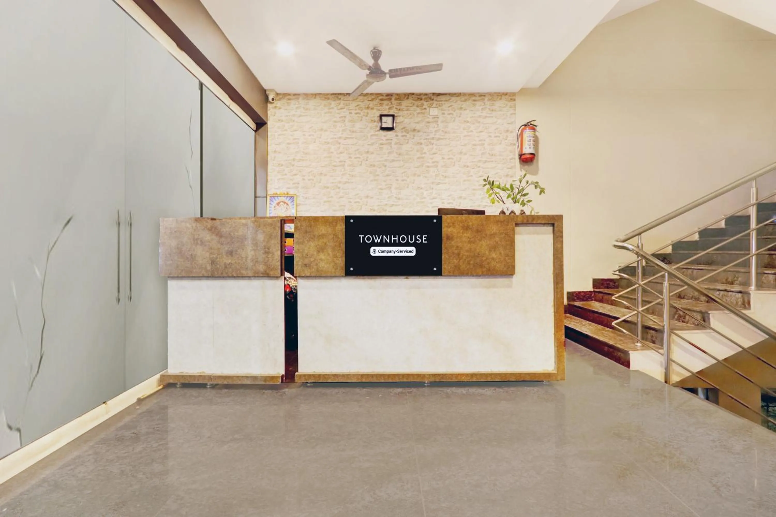 Lobby or reception in Super Townhouse Daba Garden Road