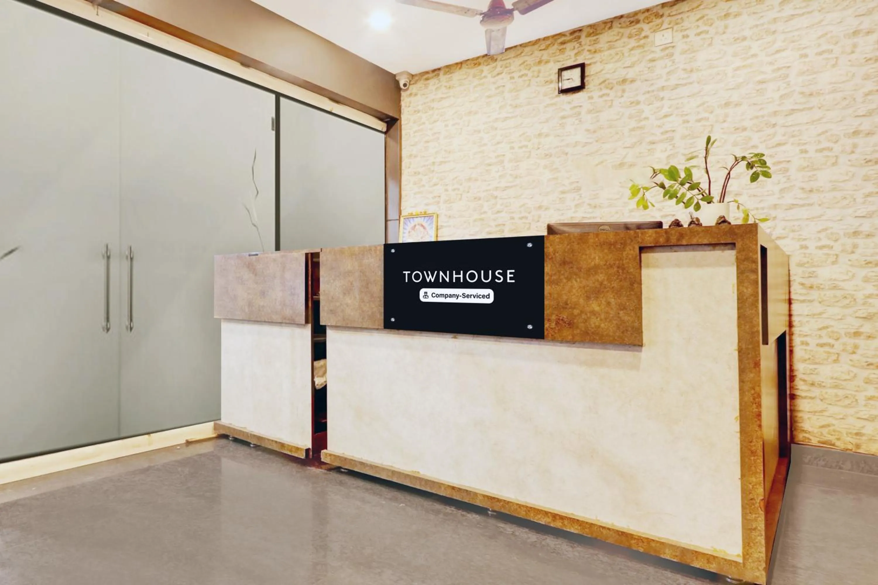 Lobby or reception in Super Townhouse Daba Garden Road