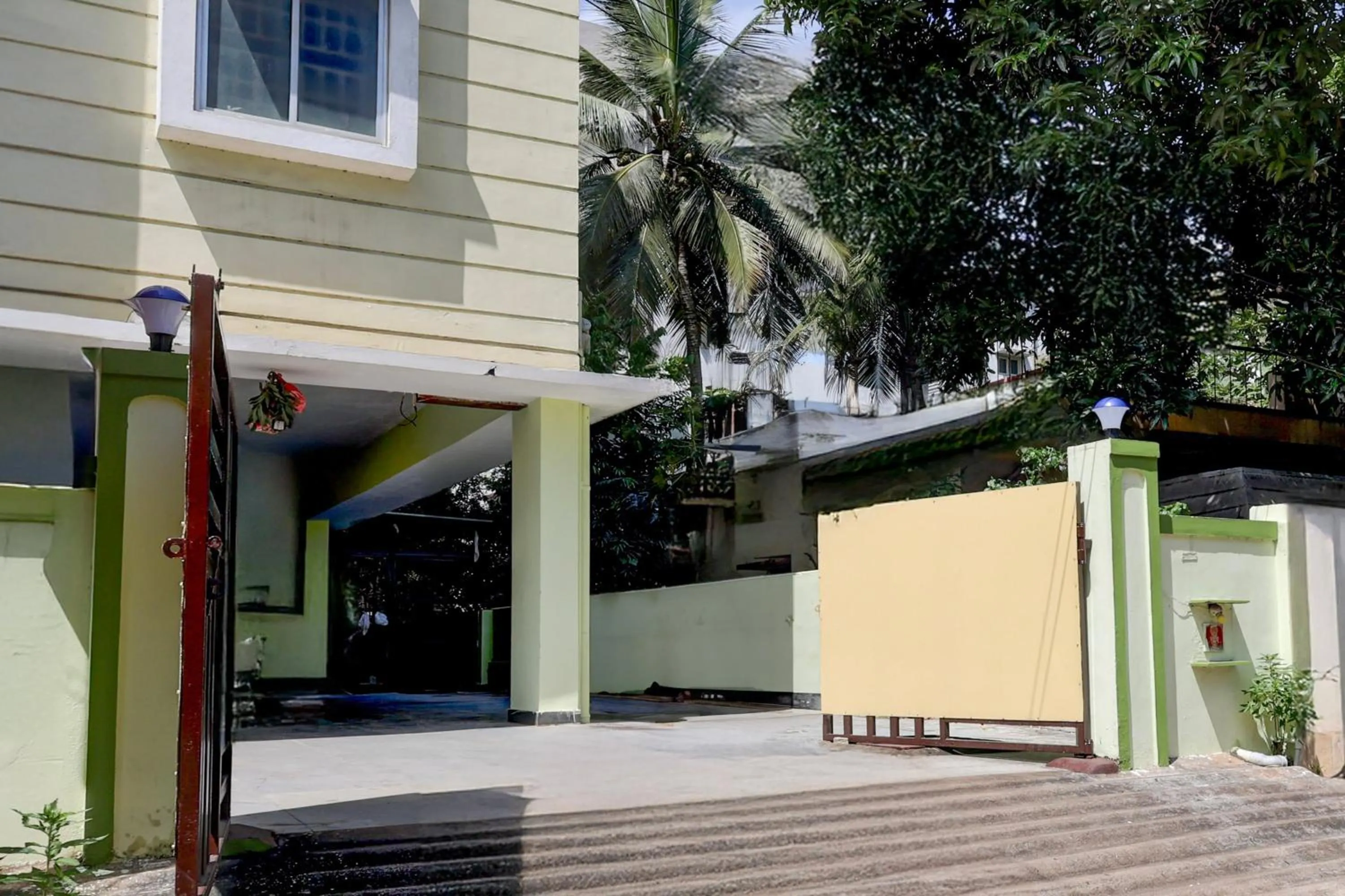 Facade/entrance in Super Hotel O Rushikonda Beach