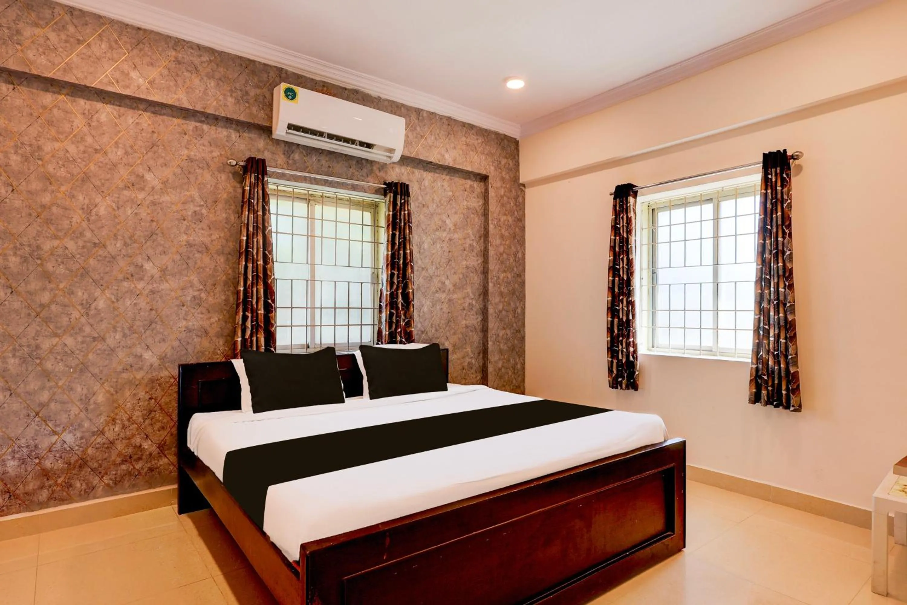 Bedroom, Bed in Hotel O Sai Nivas