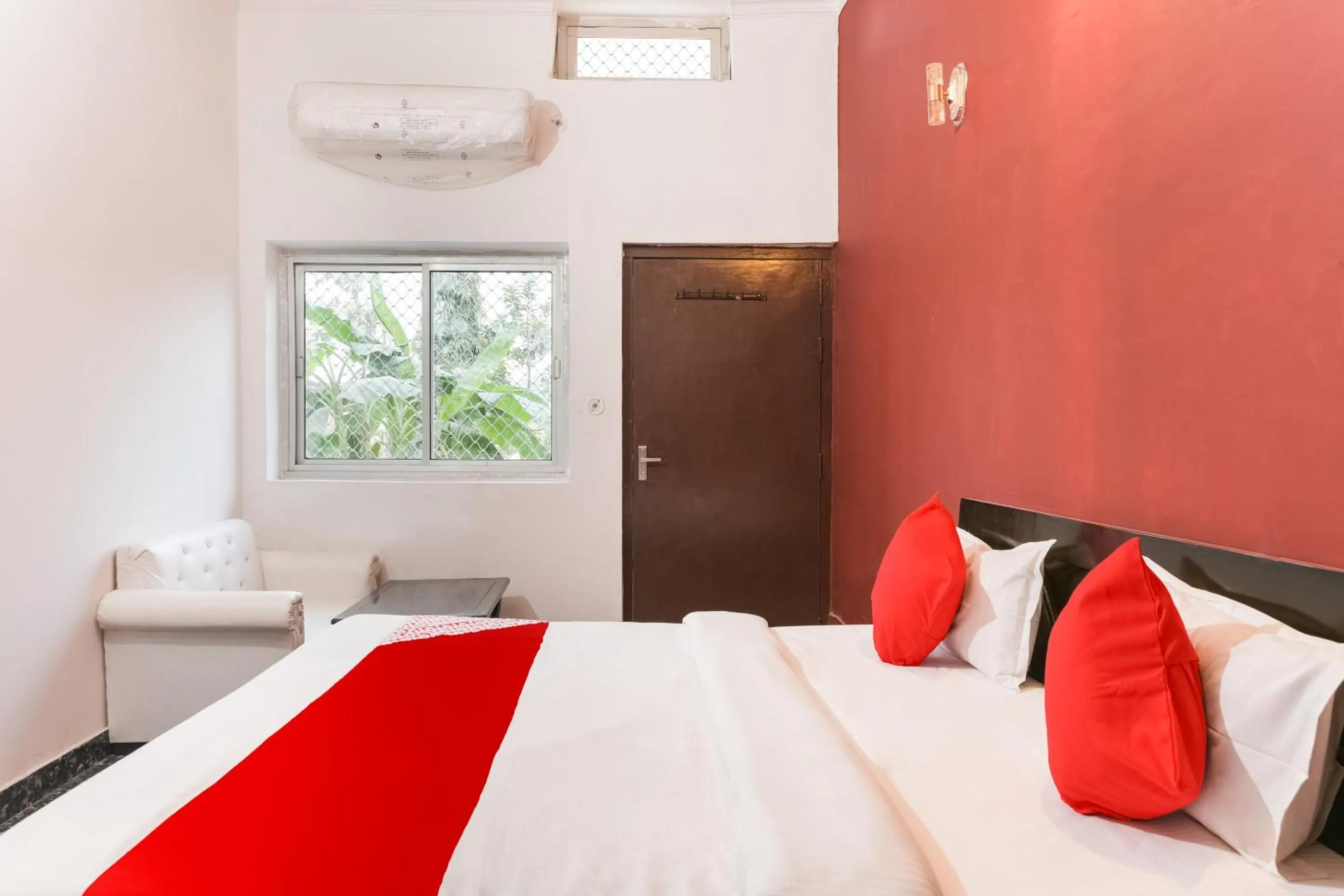 Bedroom, Bed in Hotel O Kavyanjali