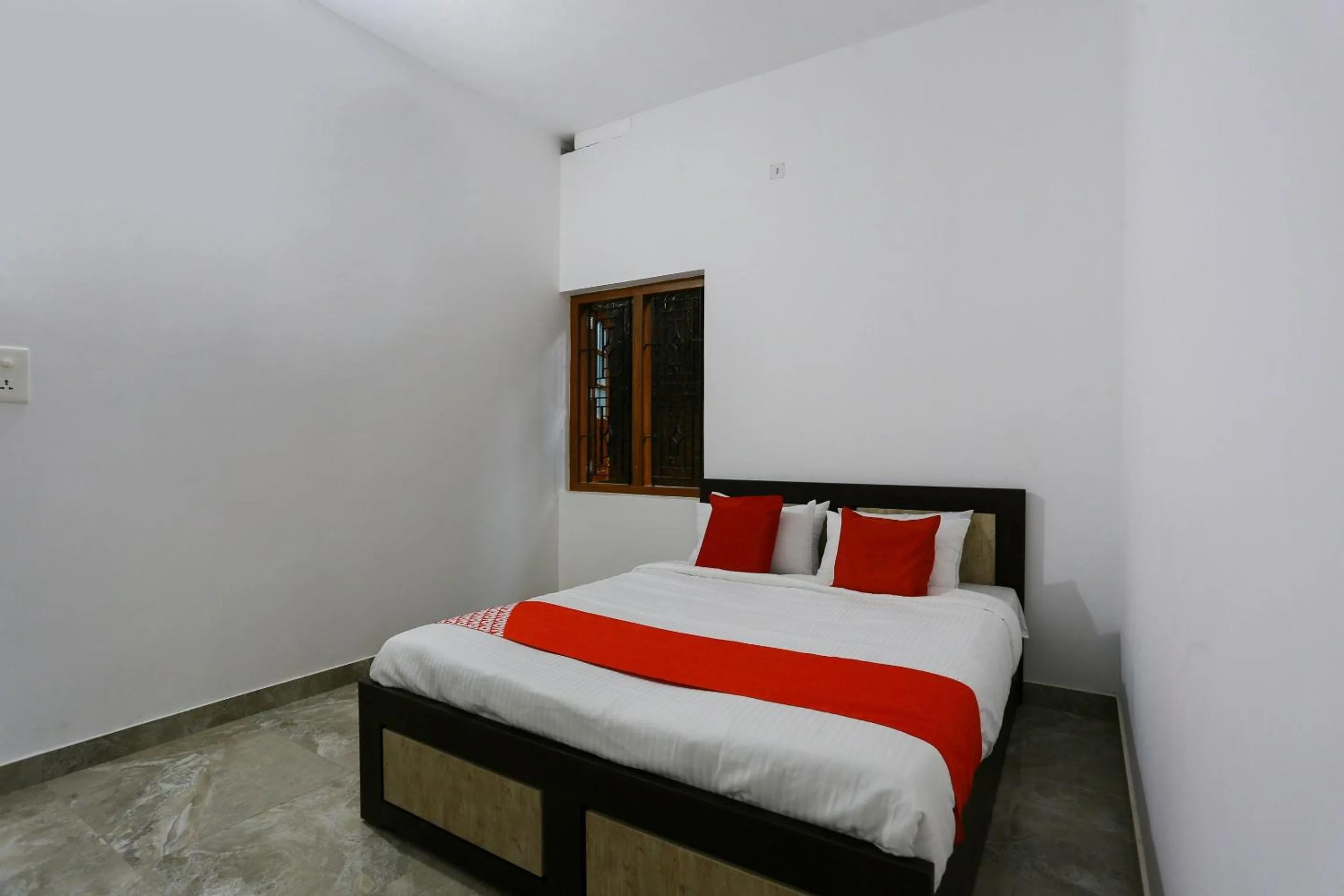 Bedroom, Bed in Hotel O Al Ameen Residency