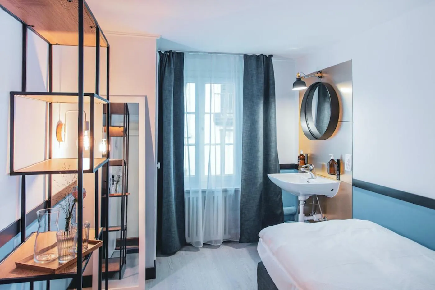 Photo of the whole room, Bed in Pop Up Hotel Krone Zürich