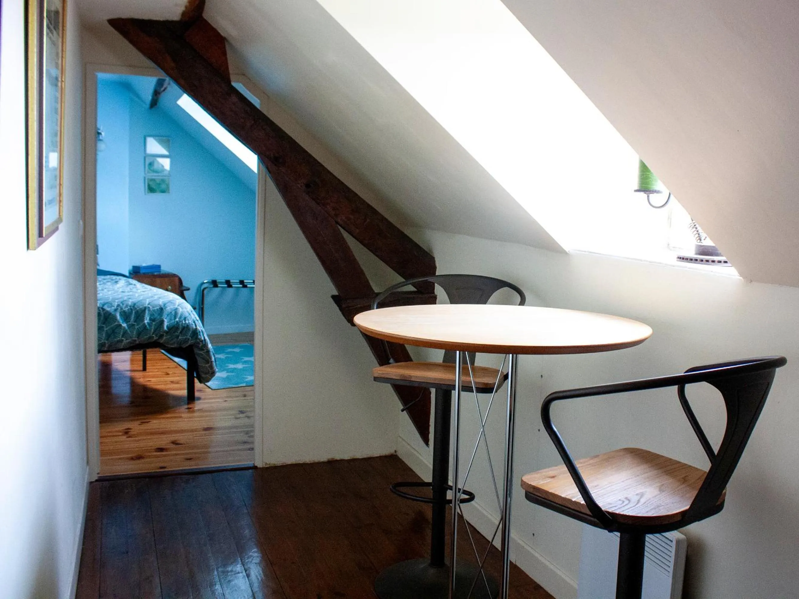 Seating area, Bed in Vue sur la Vezere