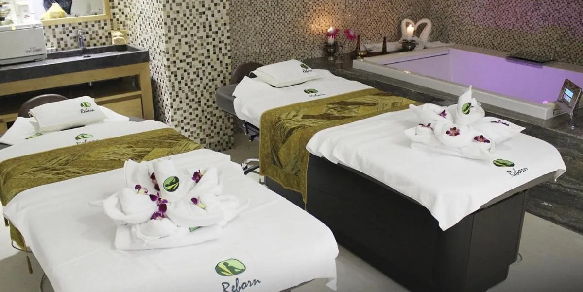 Spa and wellness centre/facilities, Bed in Ramee Grand Hotel And Spa