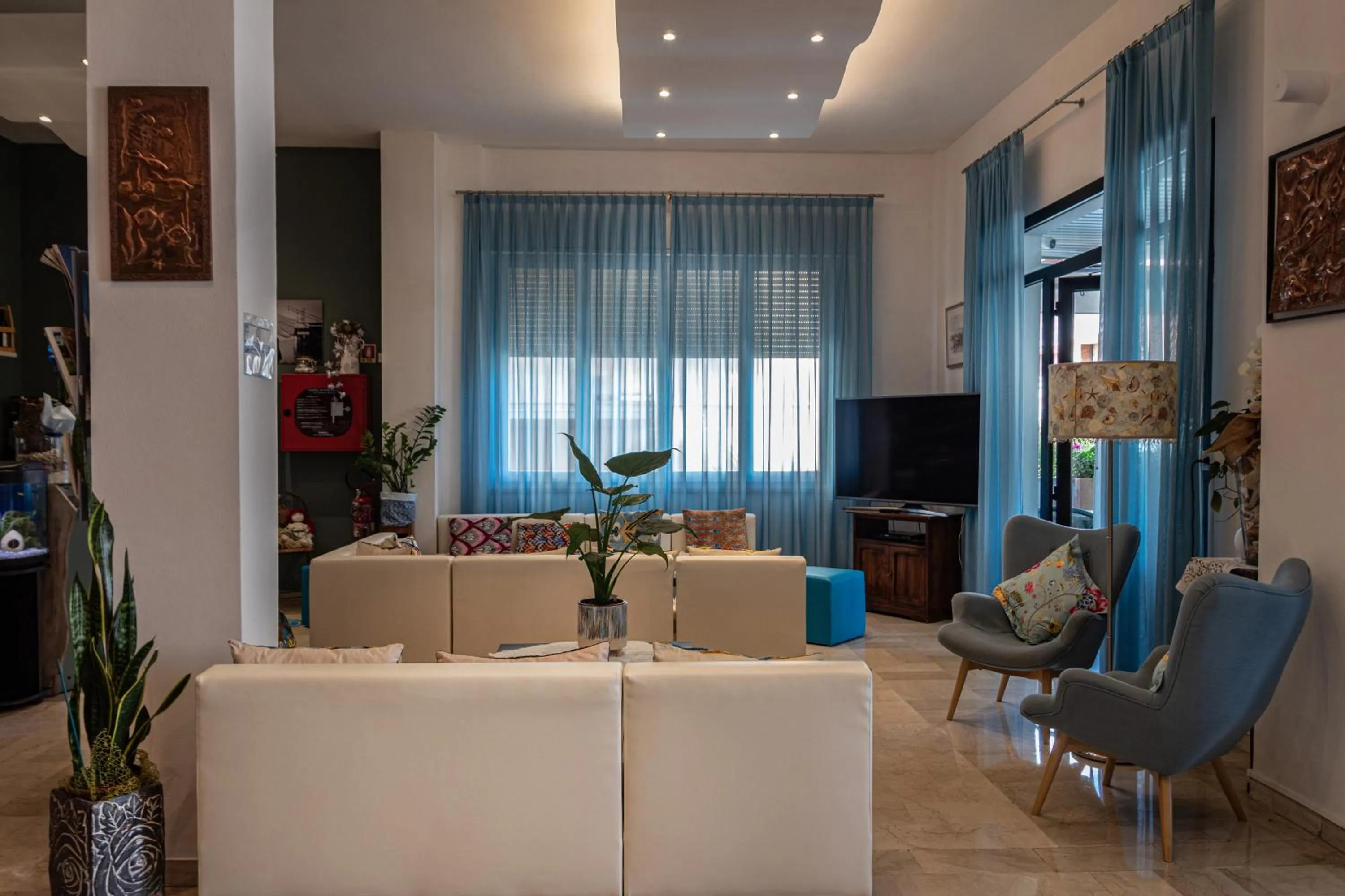 Seating area in Hotel Boston