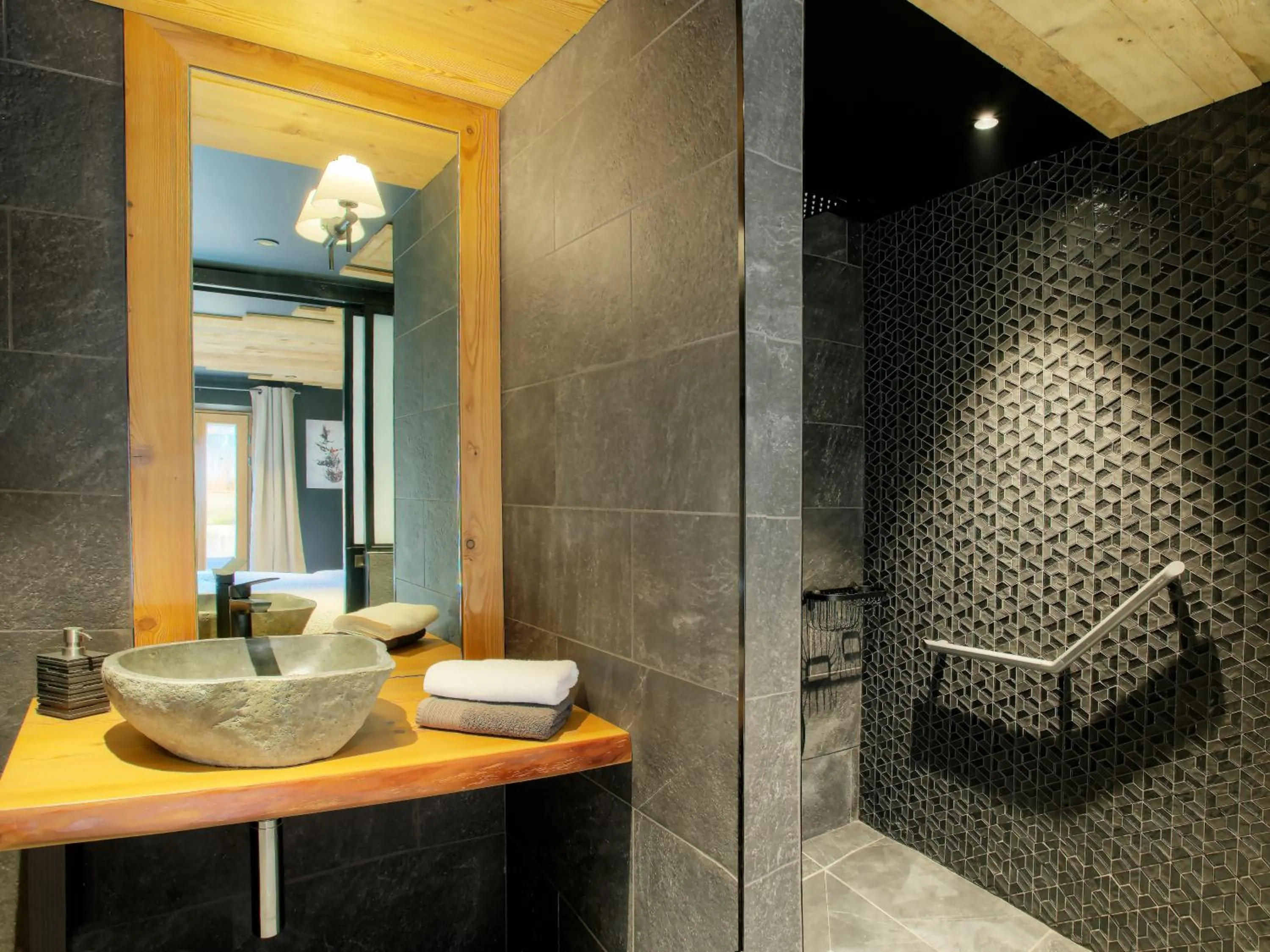 Shower in CHALET 1703 - Refuge Alpin avec Spa & Sauna - l'esprit maison au Coeur des Alpes - Adults Only