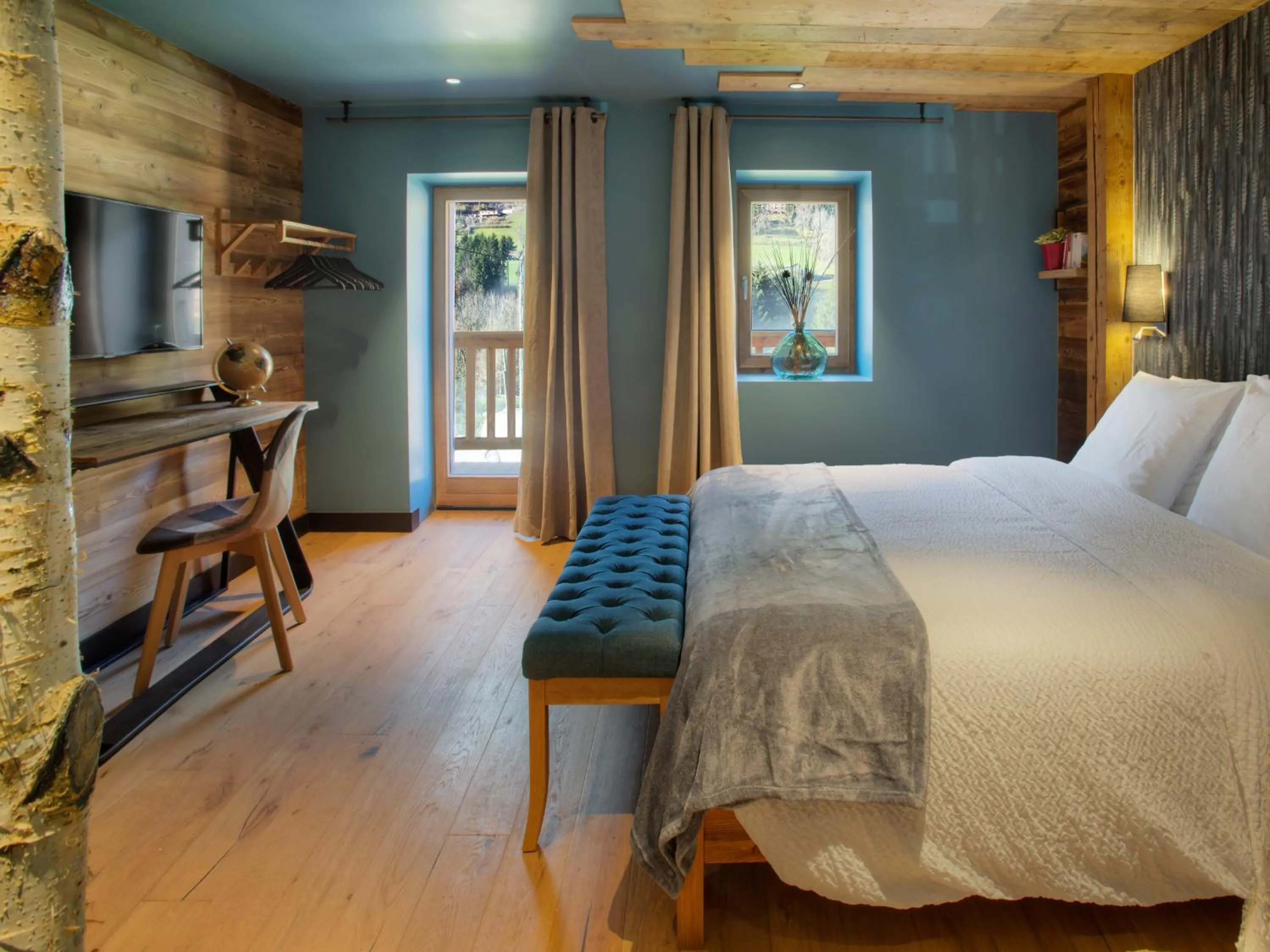 Photo of the whole room, Bed in CHALET 1703 - Refuge Alpin avec Spa & Sauna - l'esprit maison au Coeur des Alpes - Adults Only