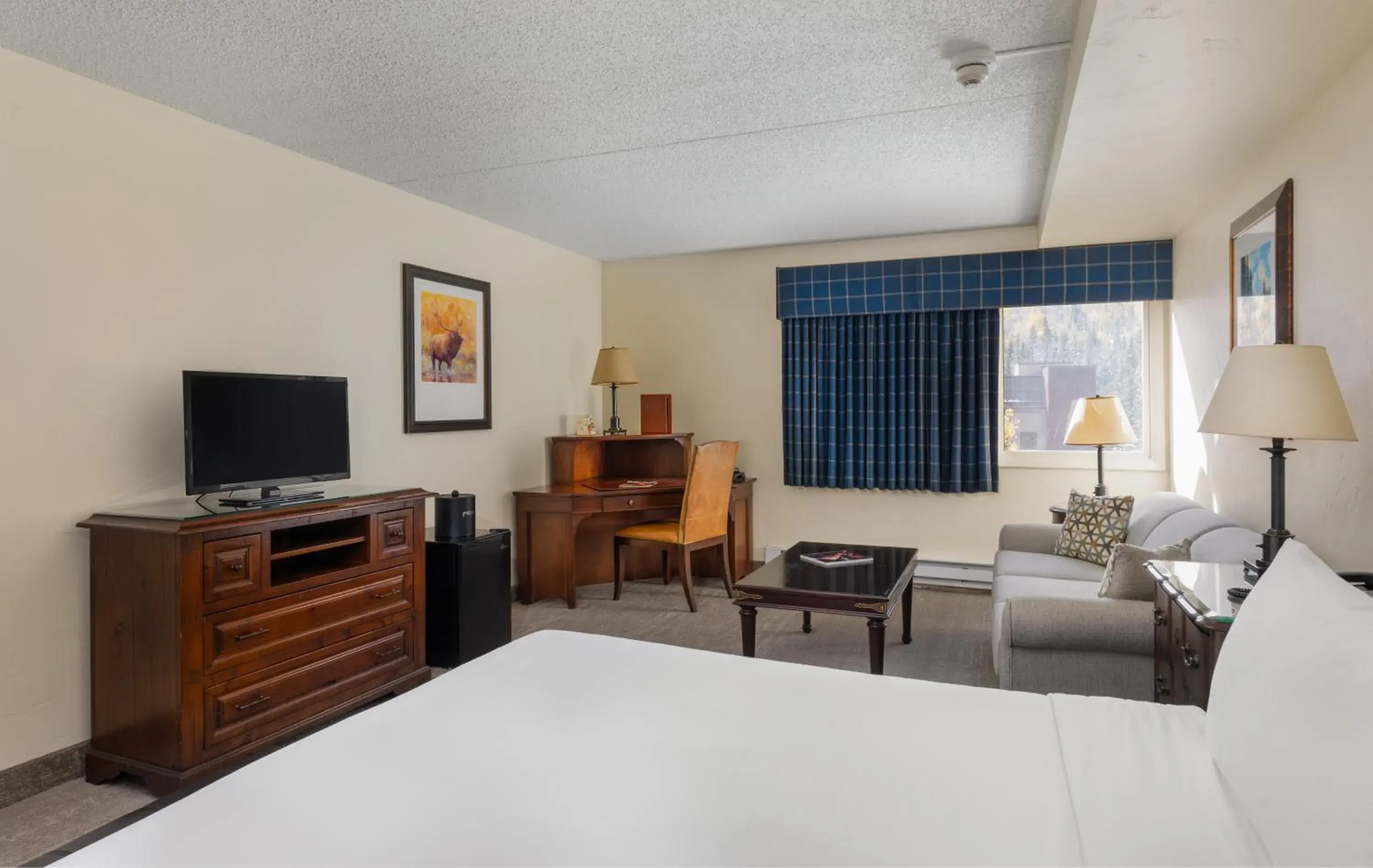 King Room with Sofa Bed - Mountain View in Evergreen Lodge at Vail King Room with Sofa Bed - Mountain View in Evergreen Lodge at Vail