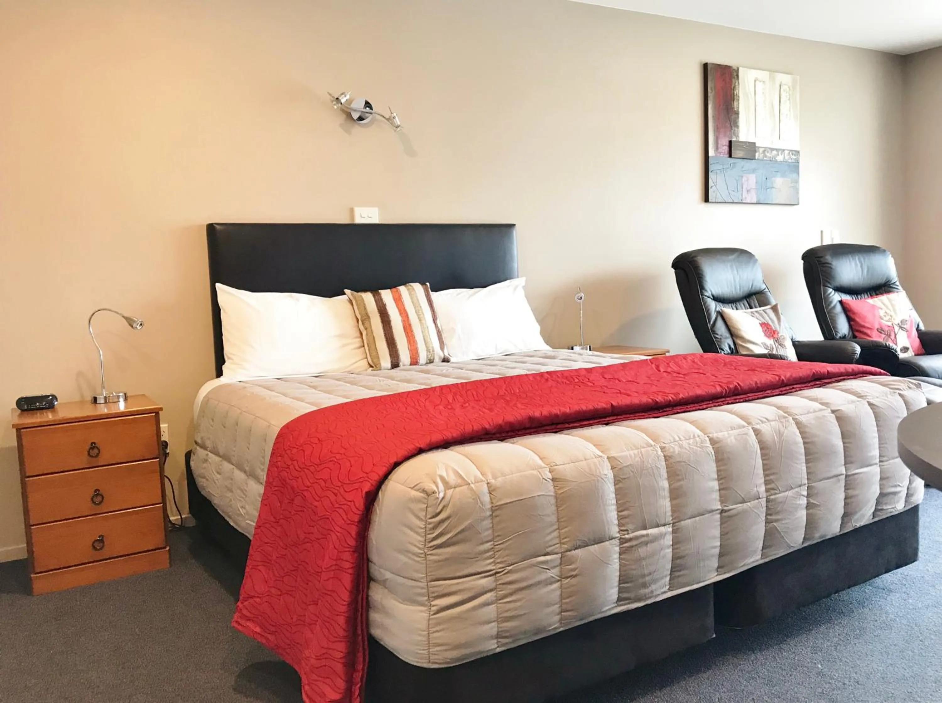 Bedroom, Bed in Phoenix Motels