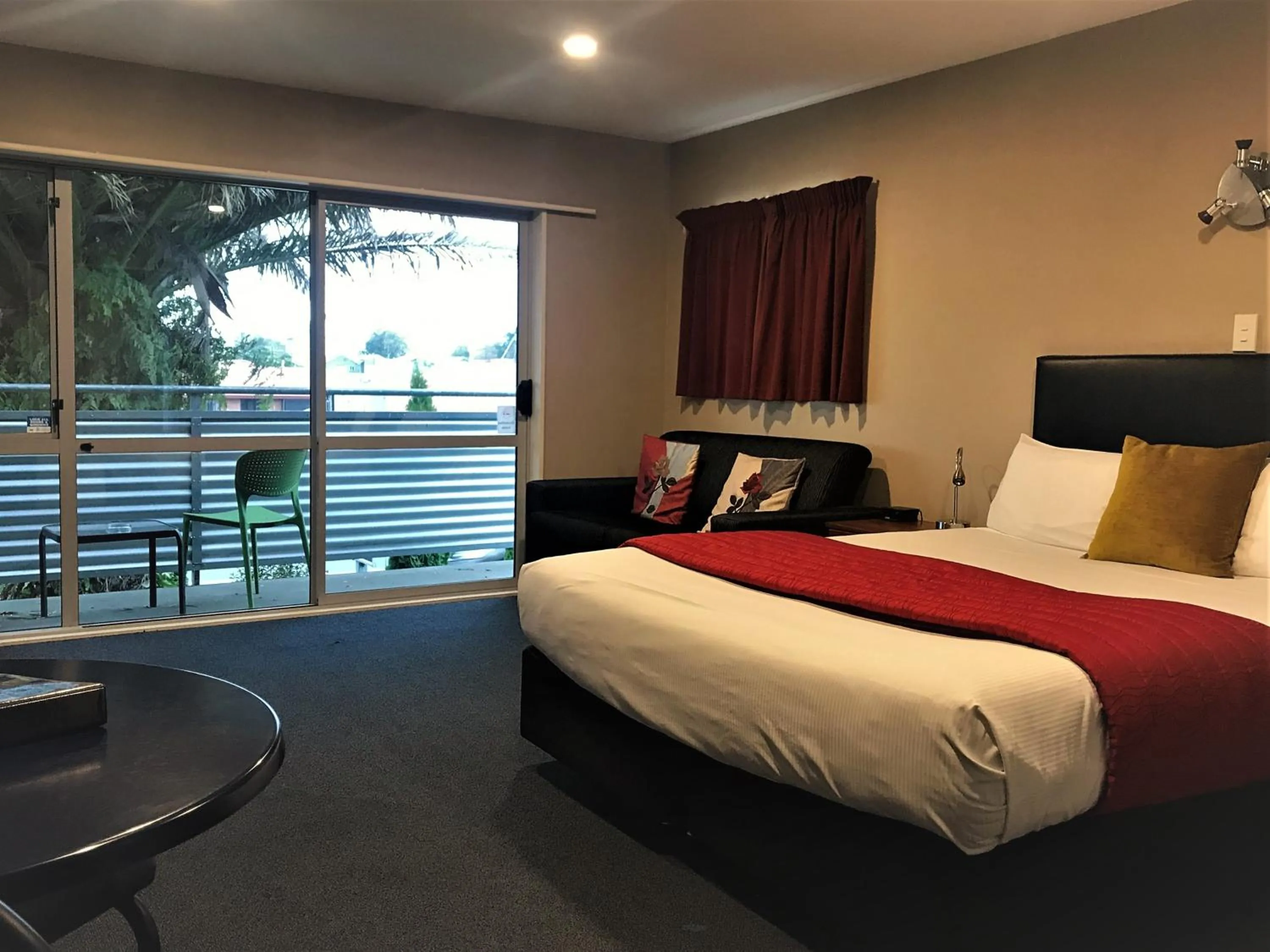 Bedroom, Bed in Phoenix Motels