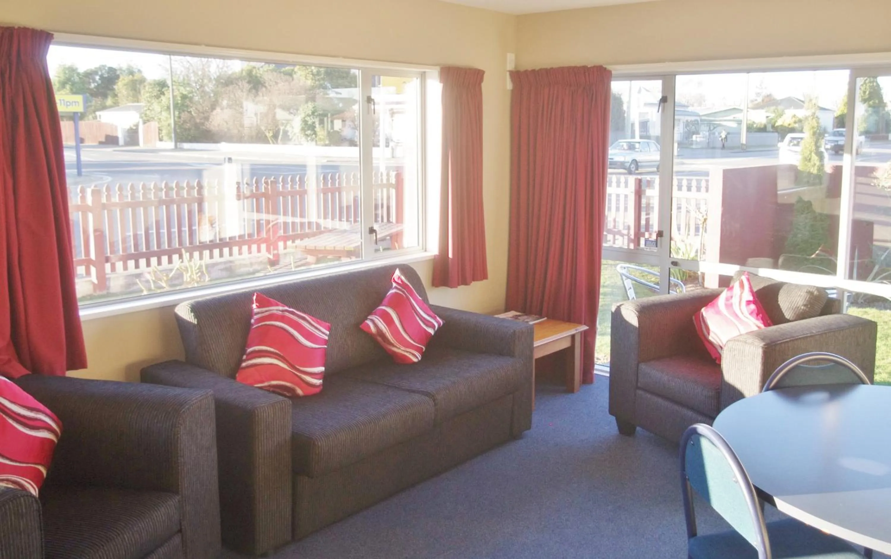 Living room in Phoenix Motels