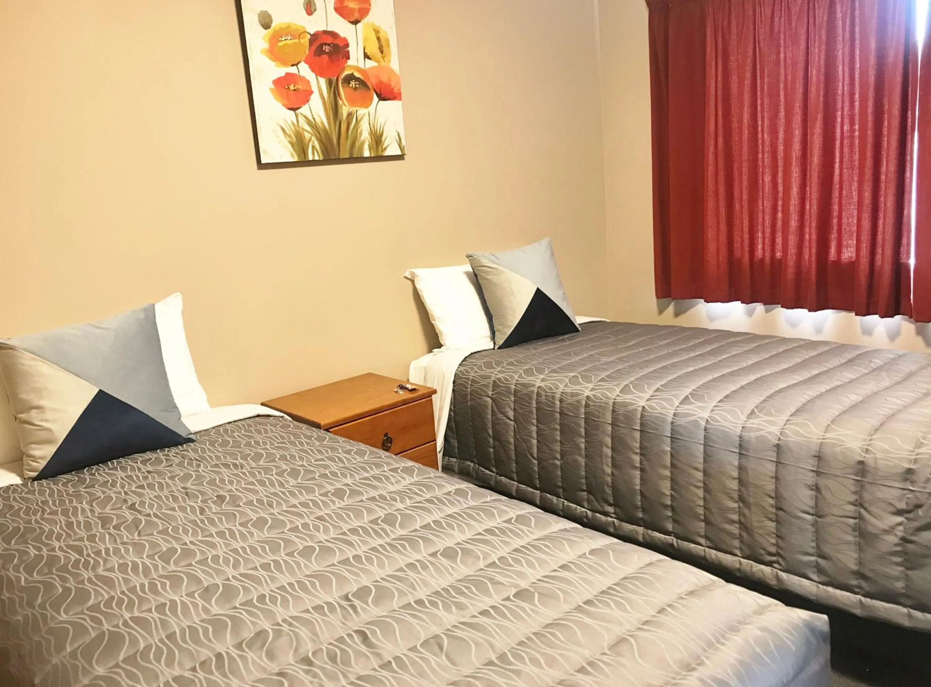 Bedroom, Bed in Phoenix Motels