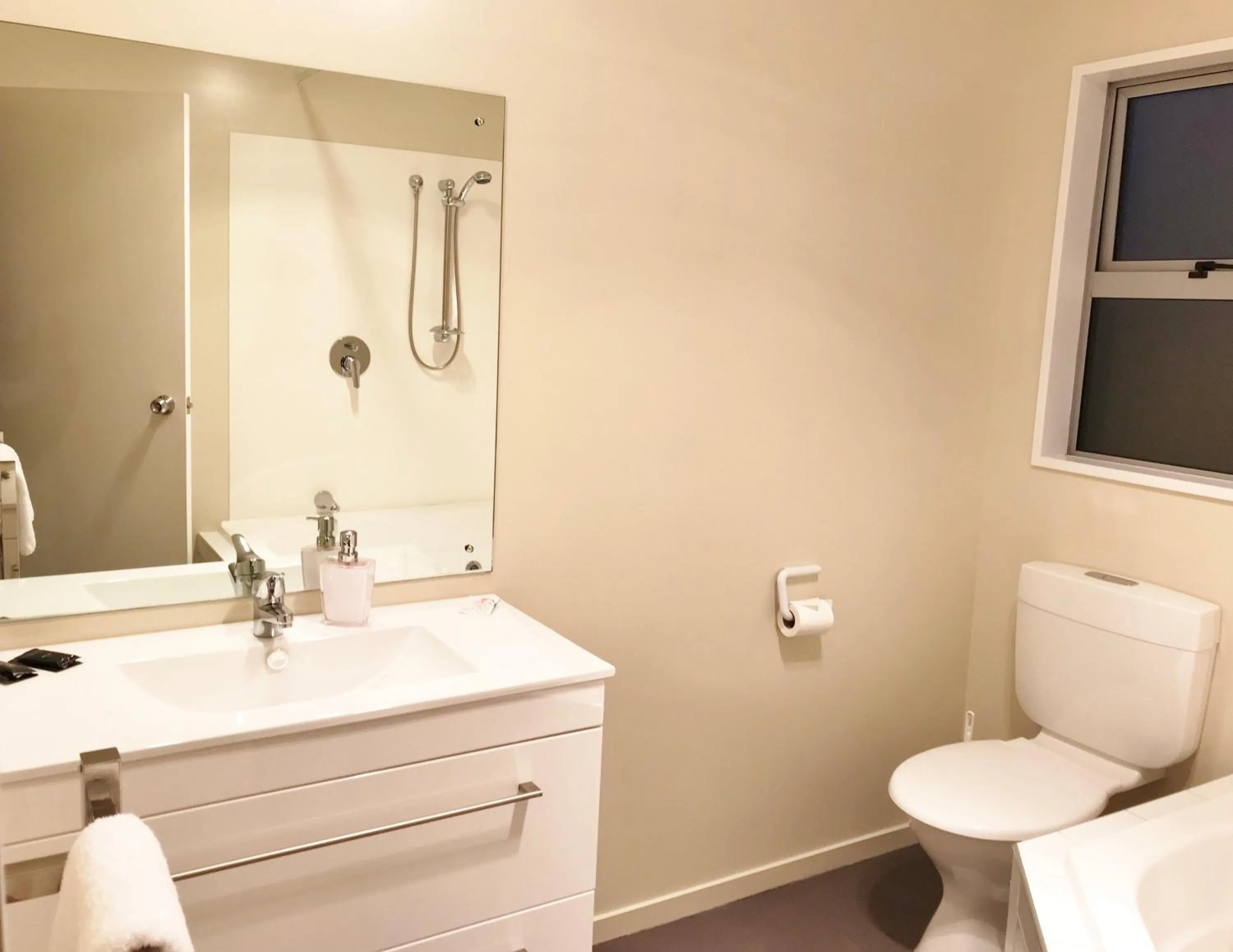 Bathroom in Phoenix Motels