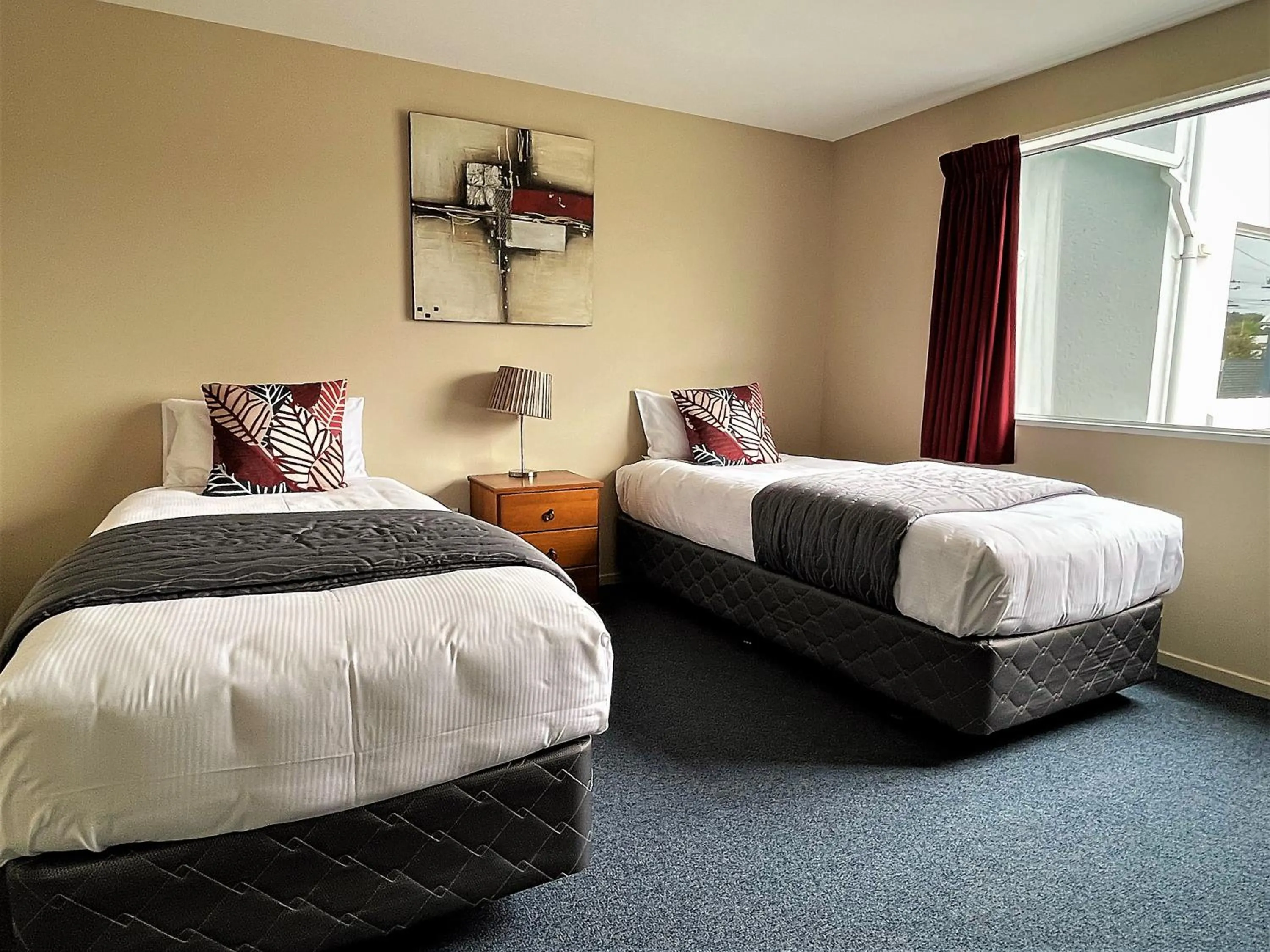 Bedroom, Bed in Phoenix Motels