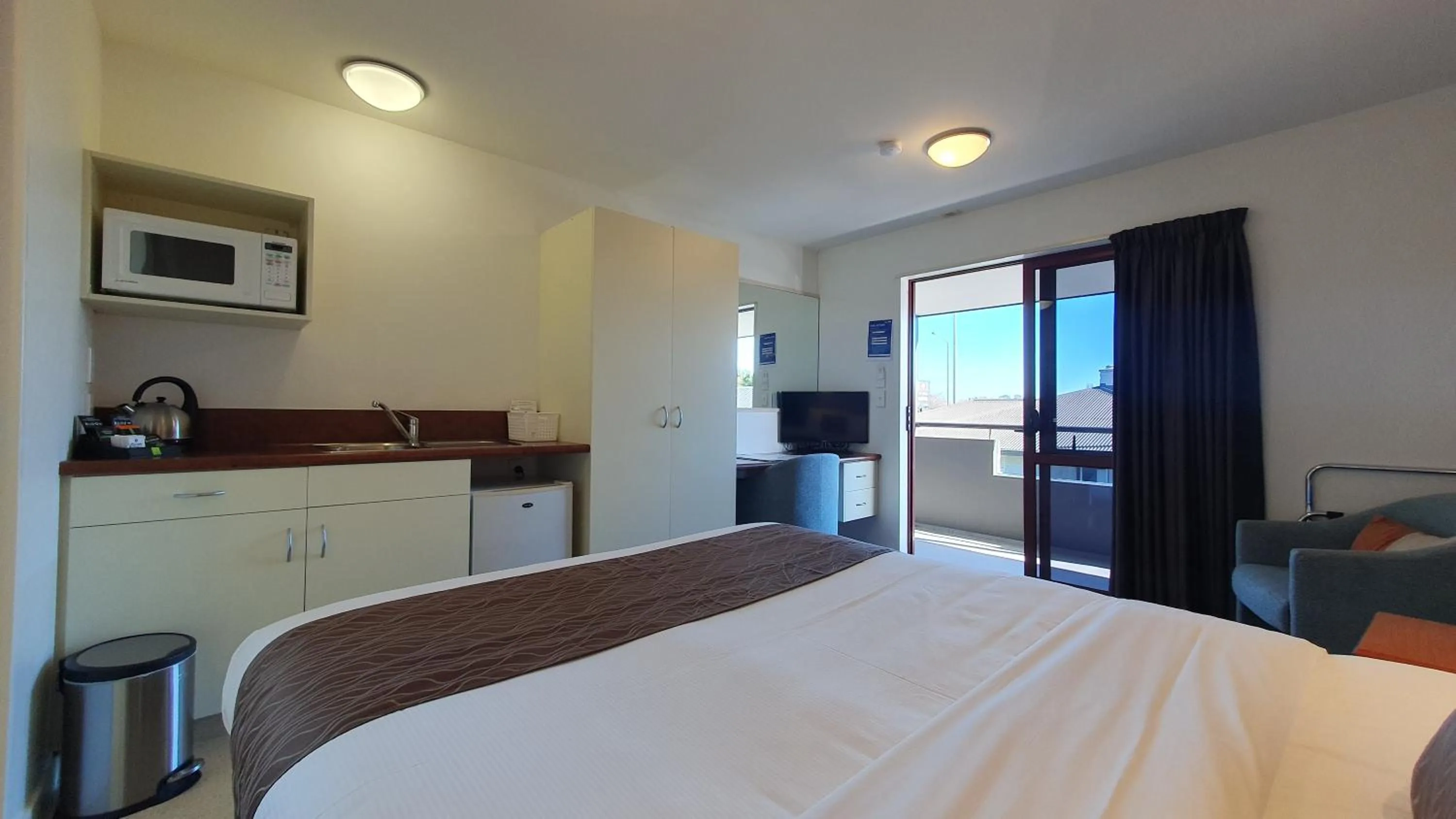 Bed in Airways Motel