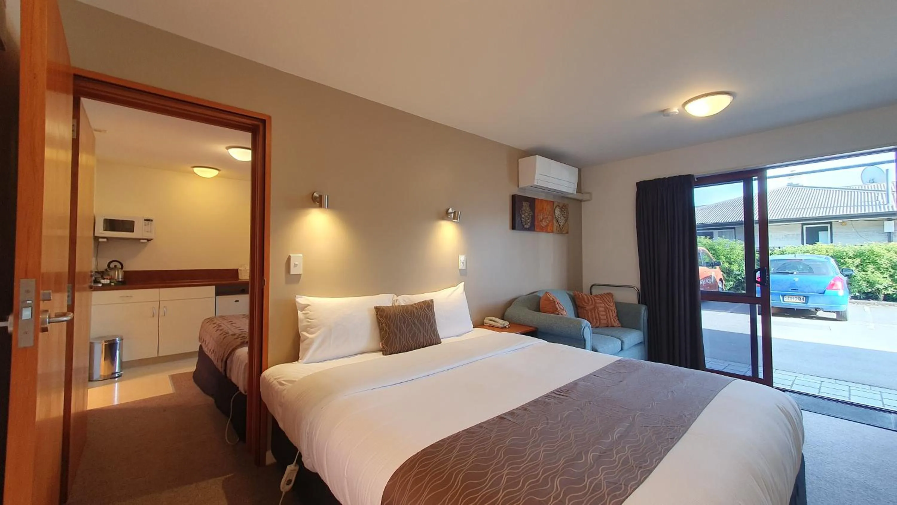 Bed in Airways Motel