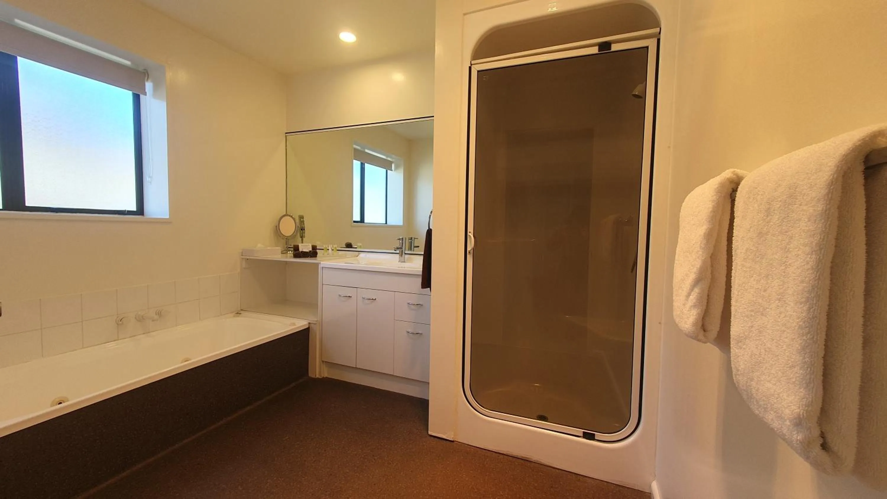 Bathroom in Airways Motel