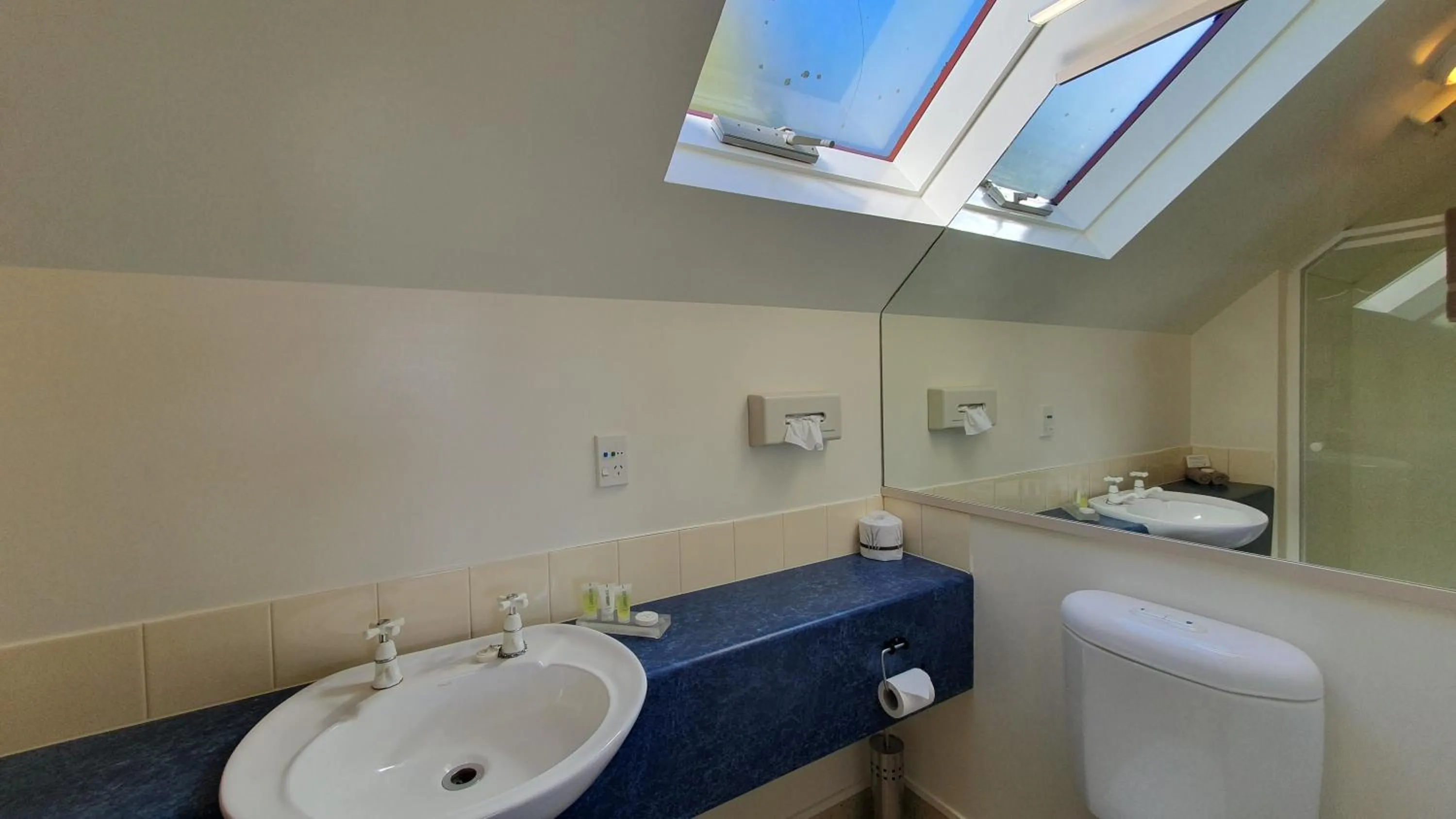 Bathroom in Airways Motel