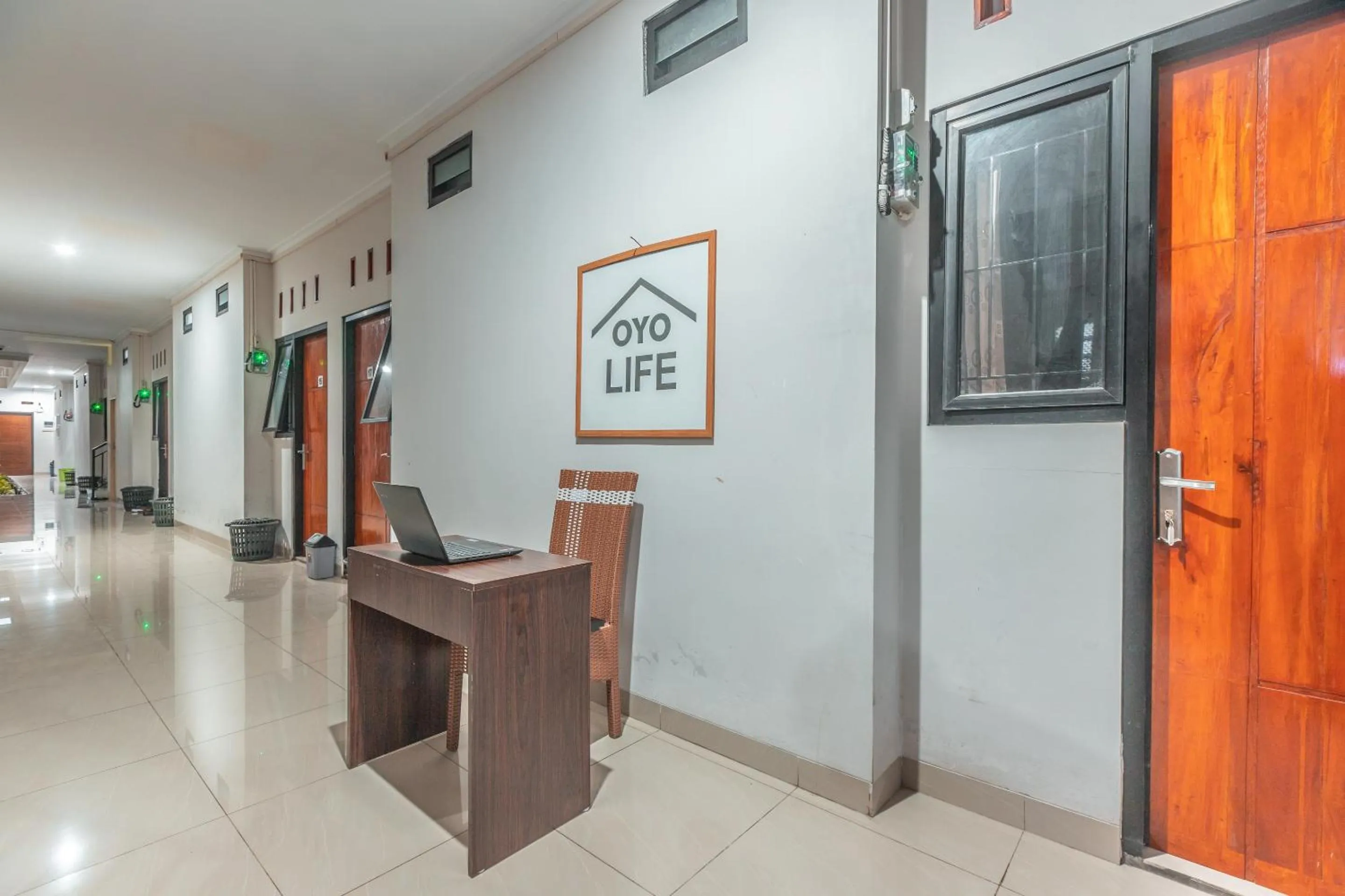 Lobby or reception in OYO Life 2335 Kos 89