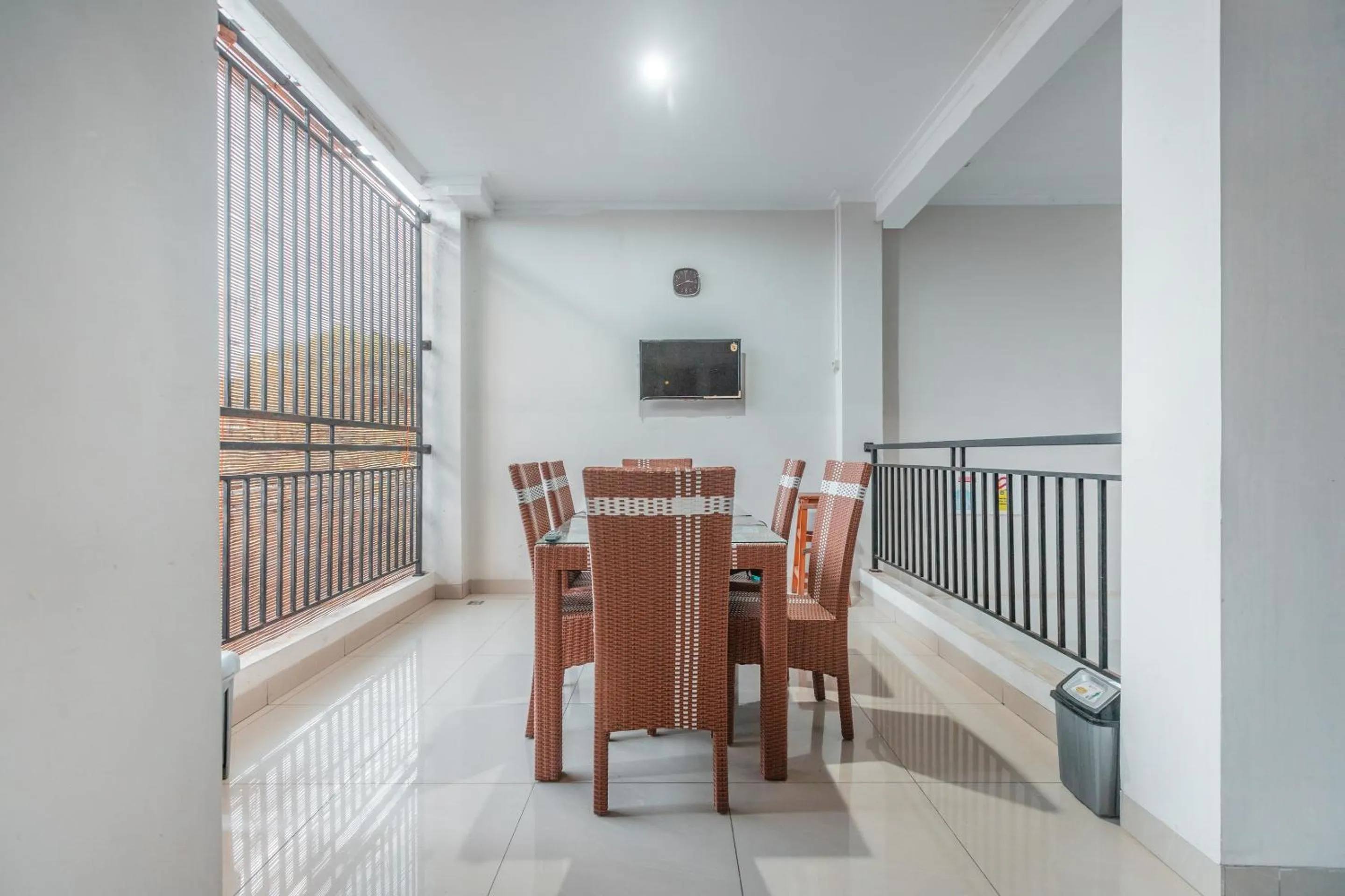 Lobby or reception in OYO Life 2335 Kos 89