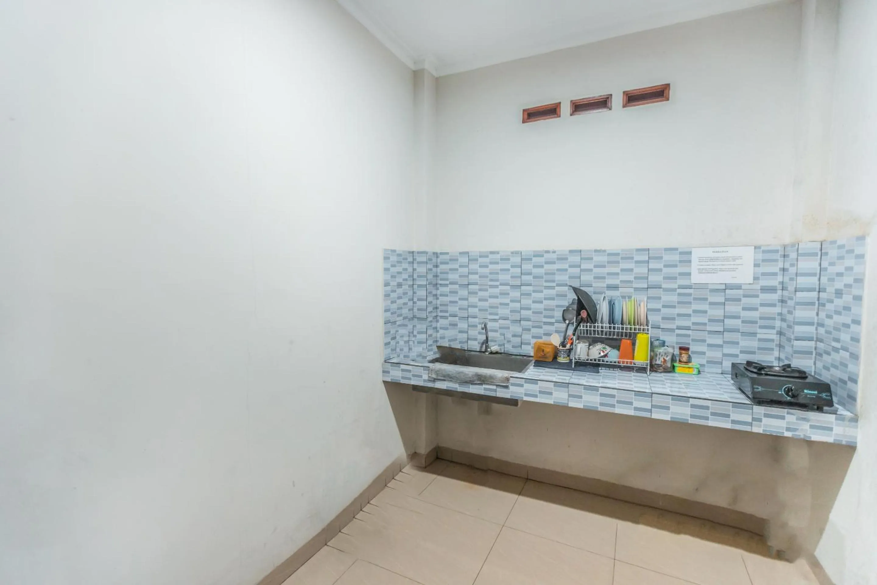 Kitchen or kitchenette in OYO Life 2335 Kos 89