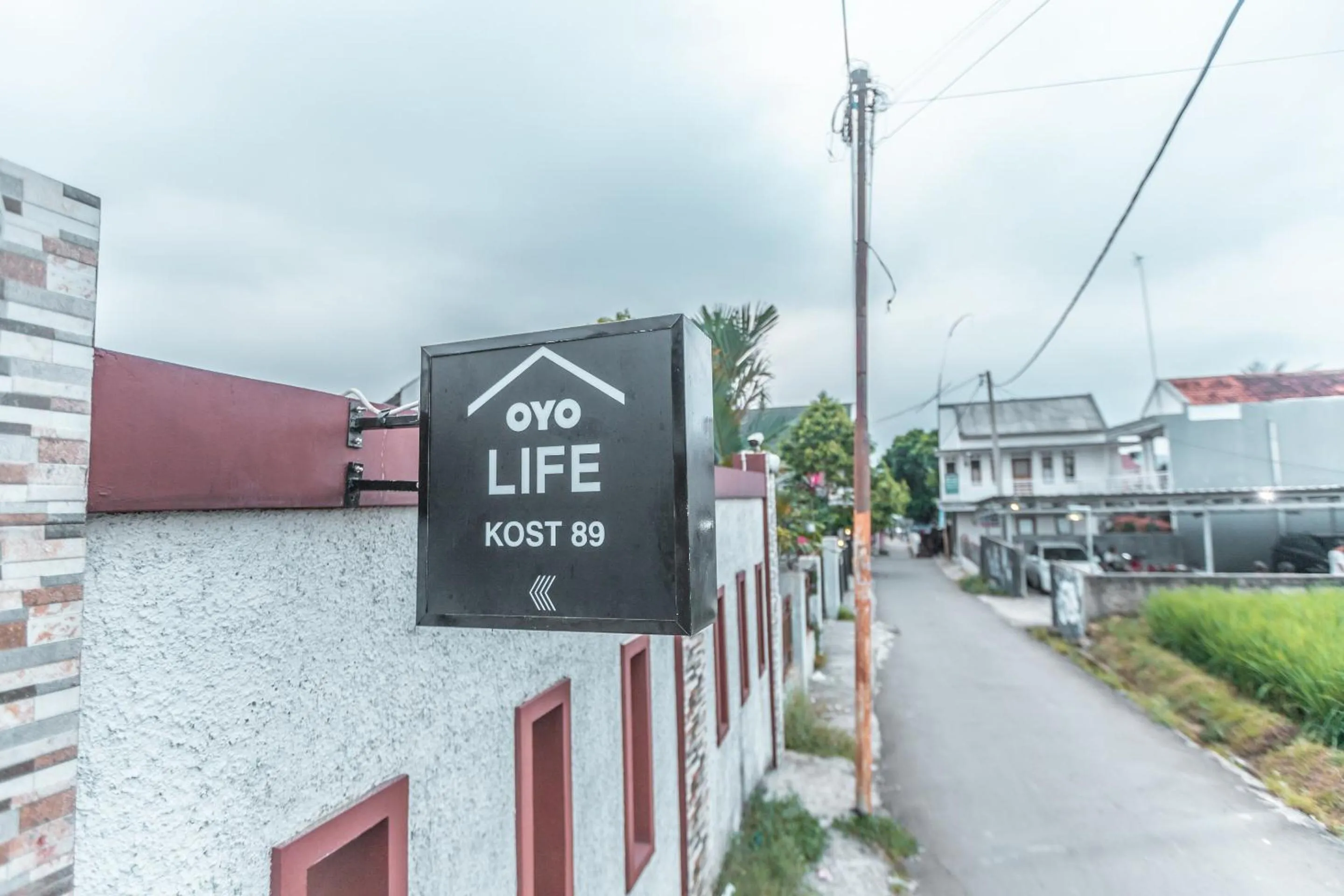 Facade/entrance in OYO Life 2335 Kos 89