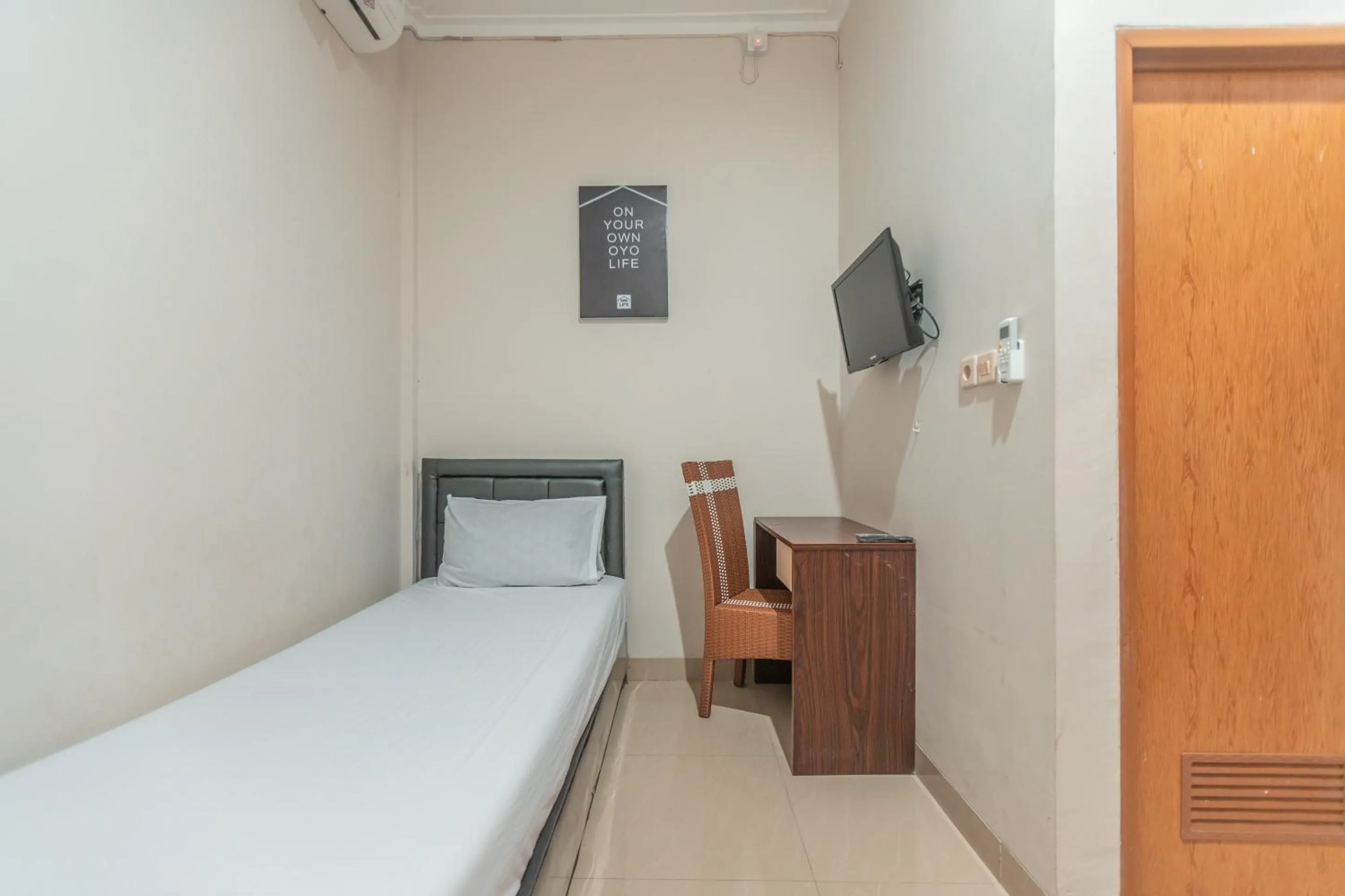 Bedroom, Bed in OYO Life 2335 Kos 89