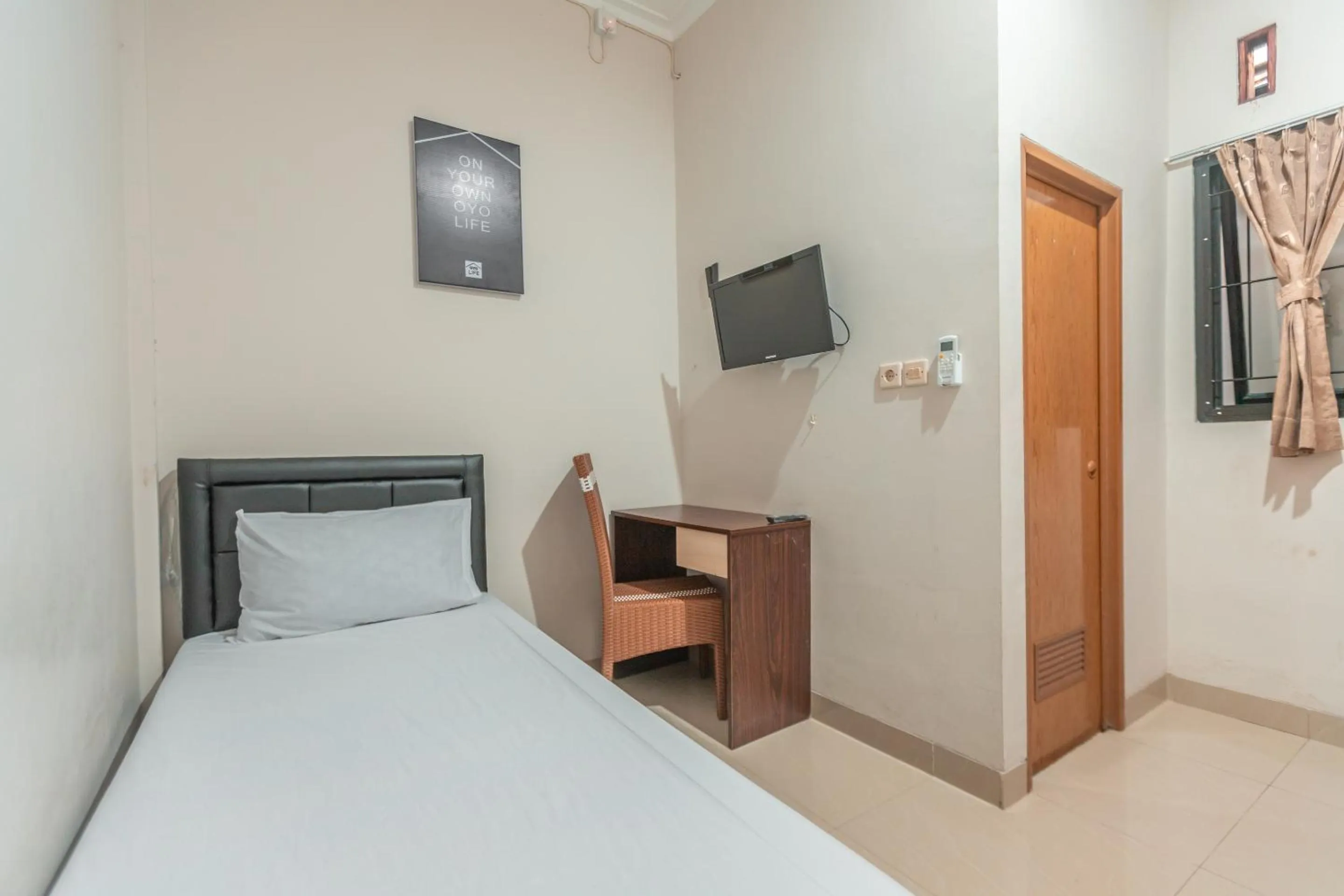 Bedroom, Bed in OYO Life 2335 Kos 89