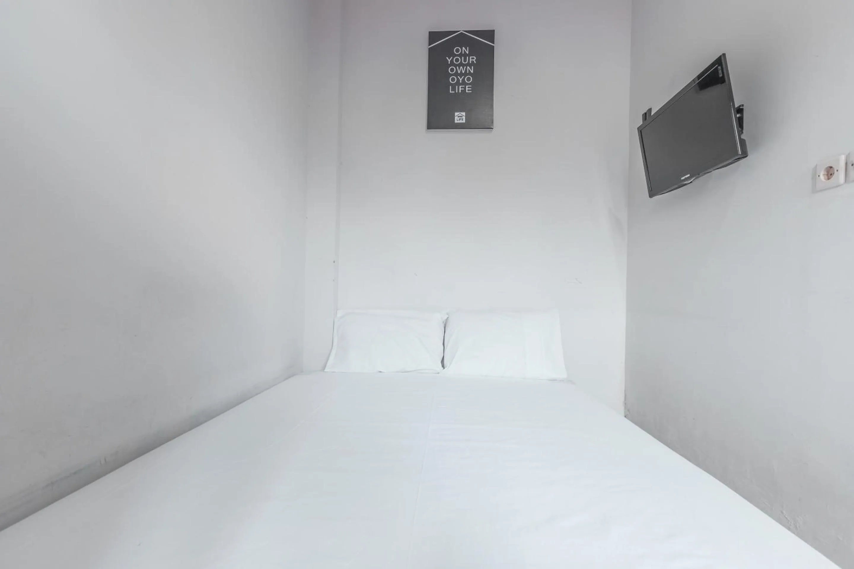 Bedroom, Bed in OYO Life 2335 Kos 89