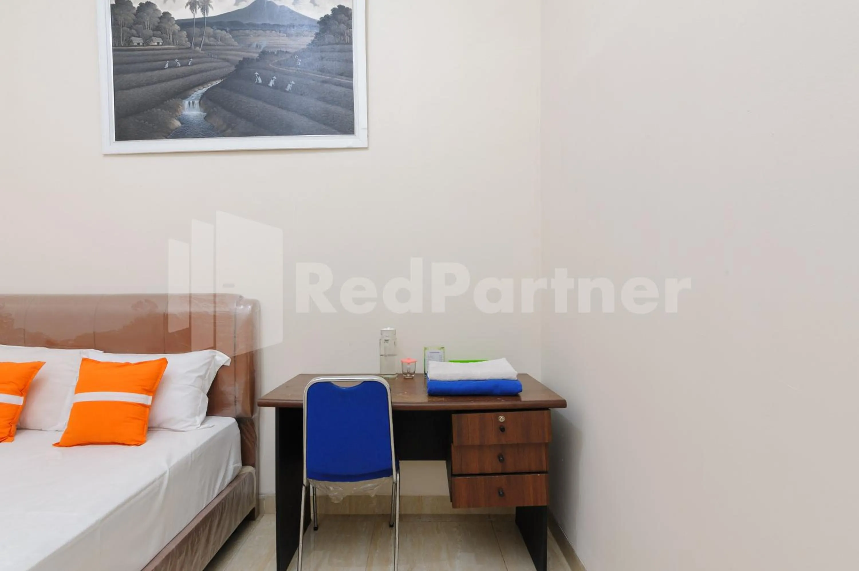 Bedroom, Bed in Pondok Cimanggu Syariah Mitra RedDoorz