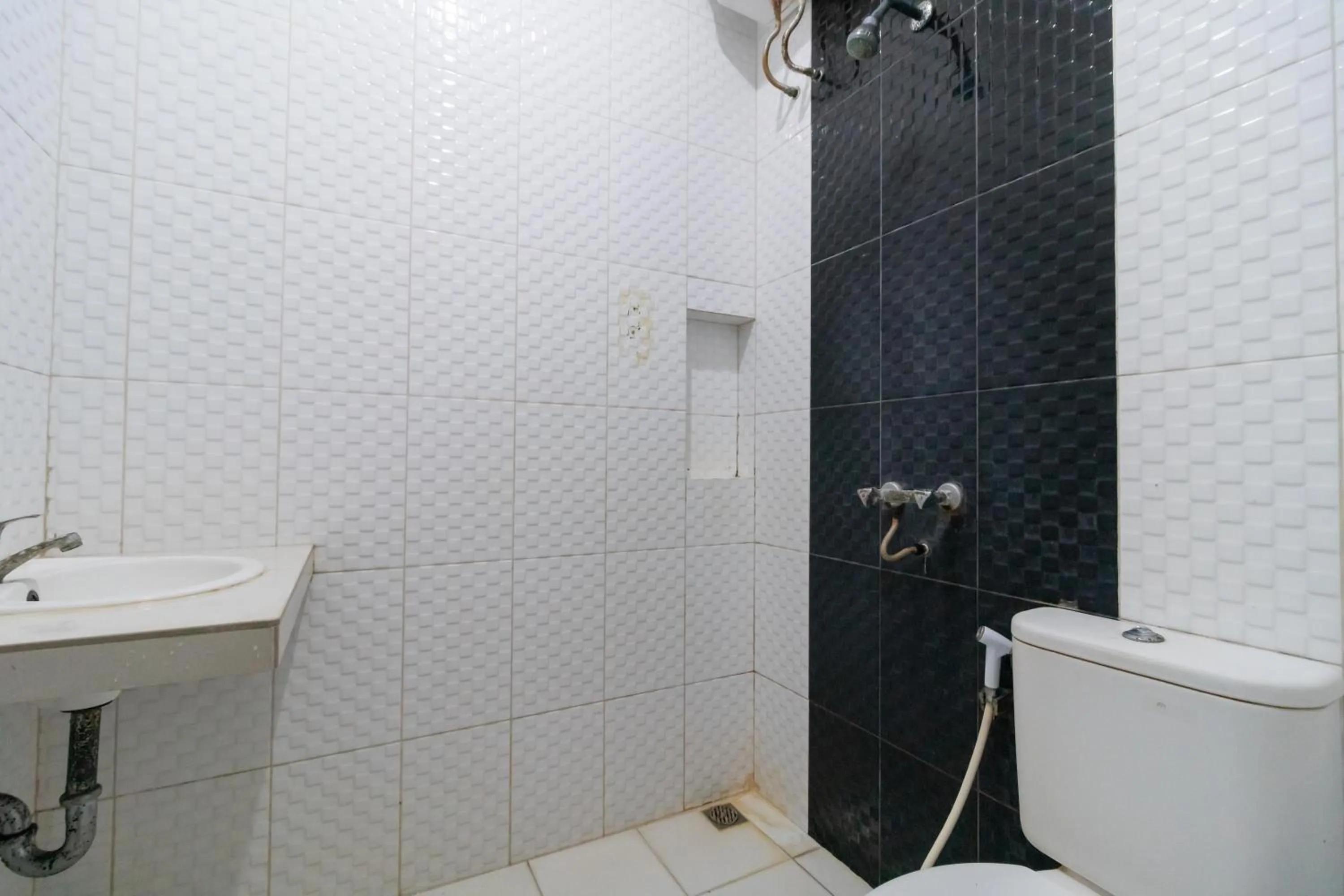 Bathroom in RedDoorz near Universitas Esa Unggul Bekasi Harapan Indah