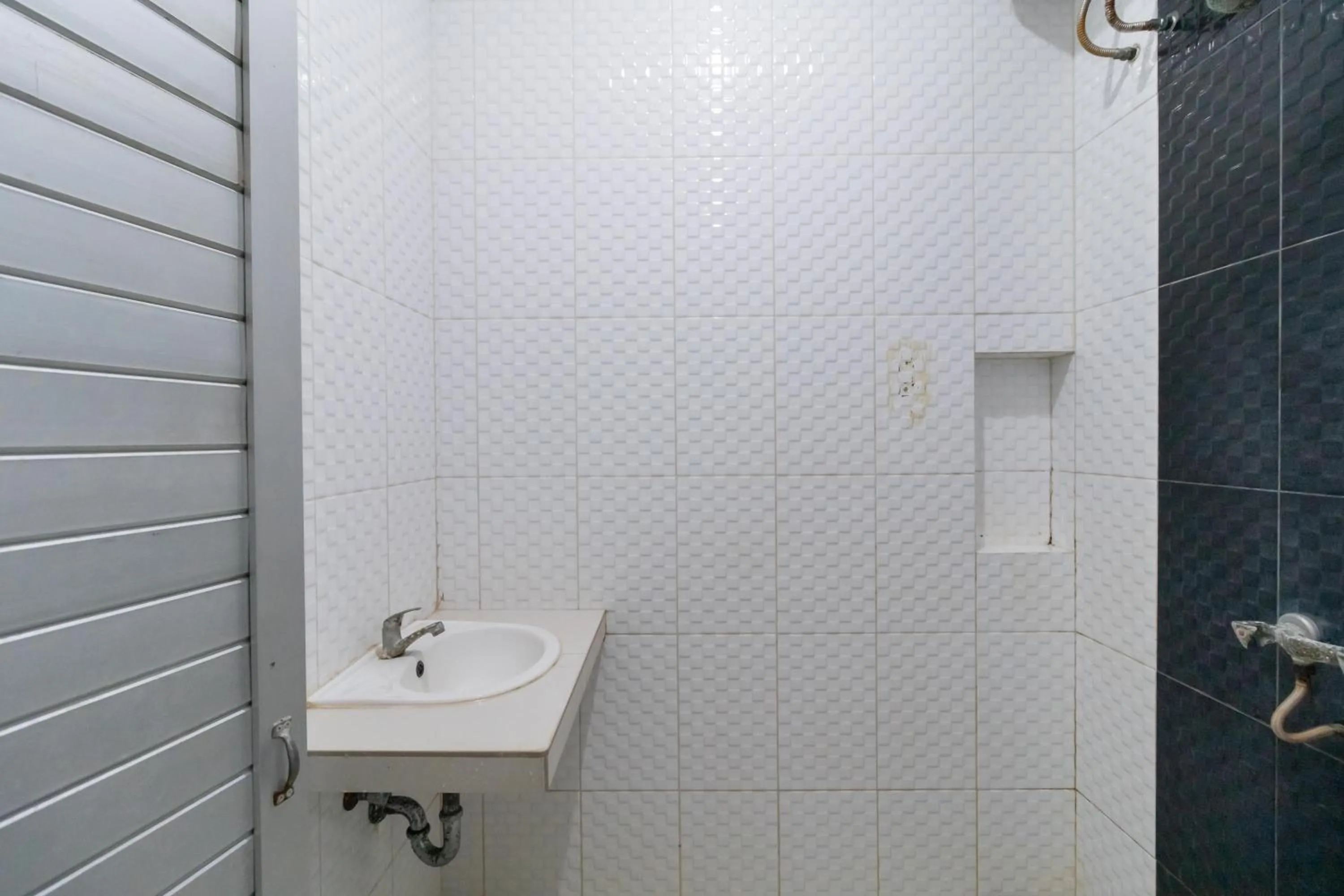 Bathroom in RedDoorz near Universitas Esa Unggul Bekasi Harapan Indah