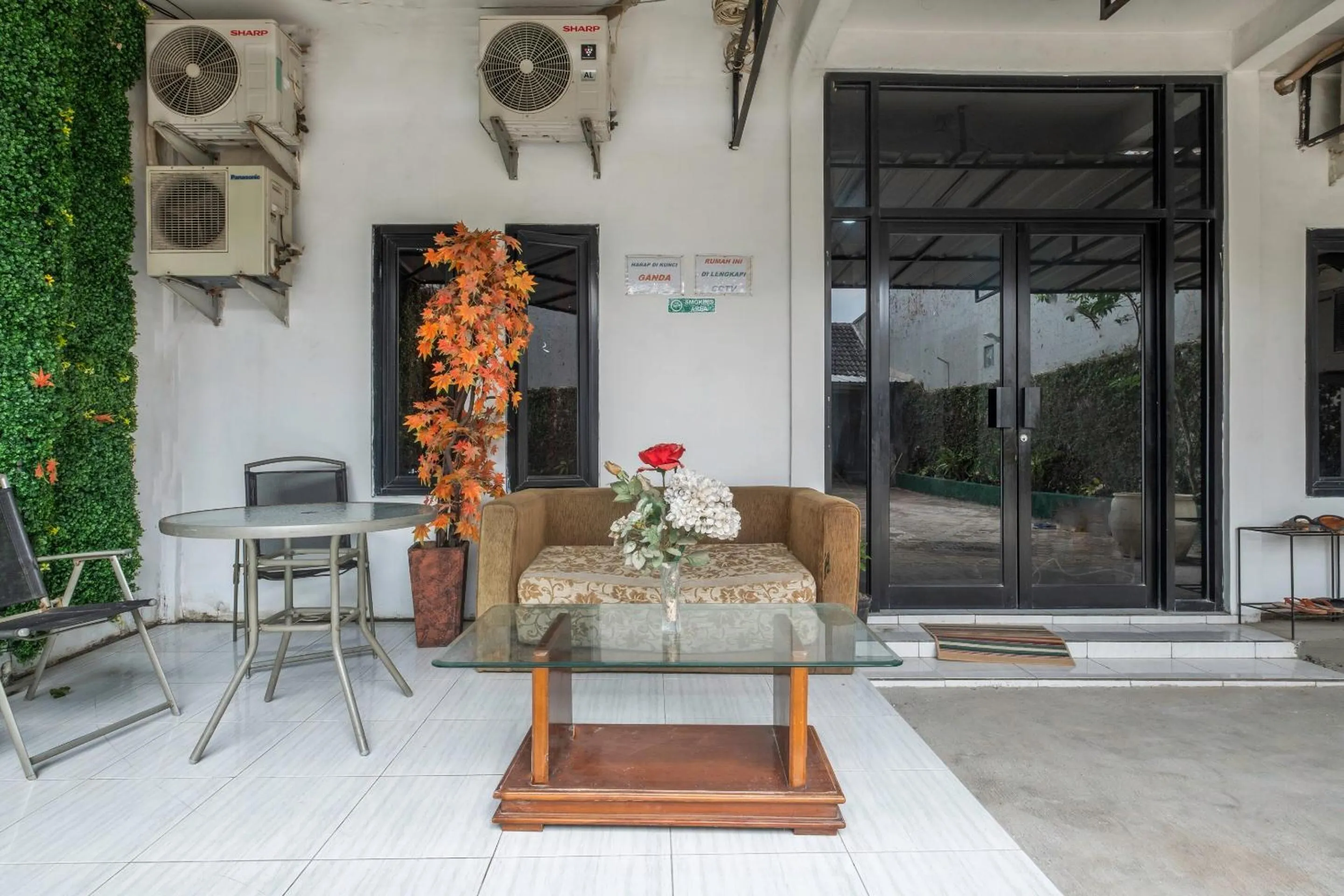 Lobby or reception in OYO Life 2391 Baladewa Residence Syariah