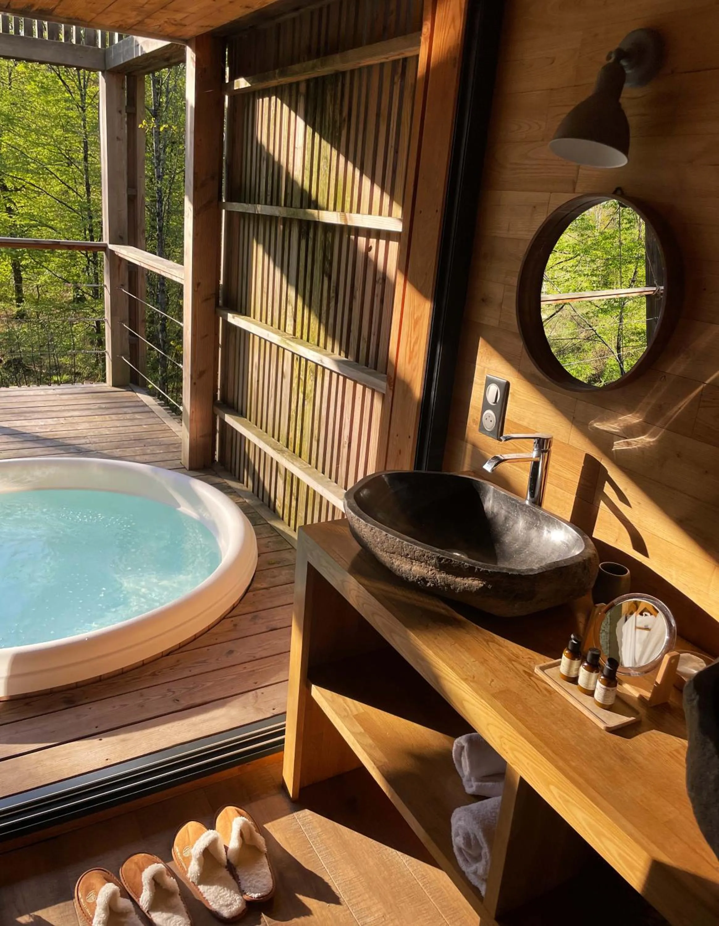 Hot Tub in Loire Valley Lodges - Hotel