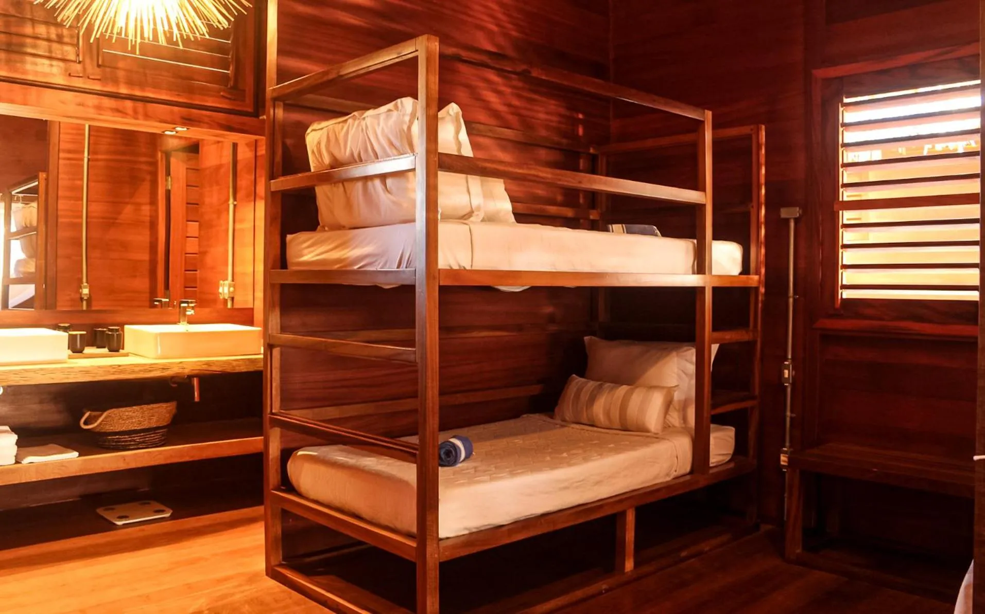 bunk bed, Bed in Kabana Hotel