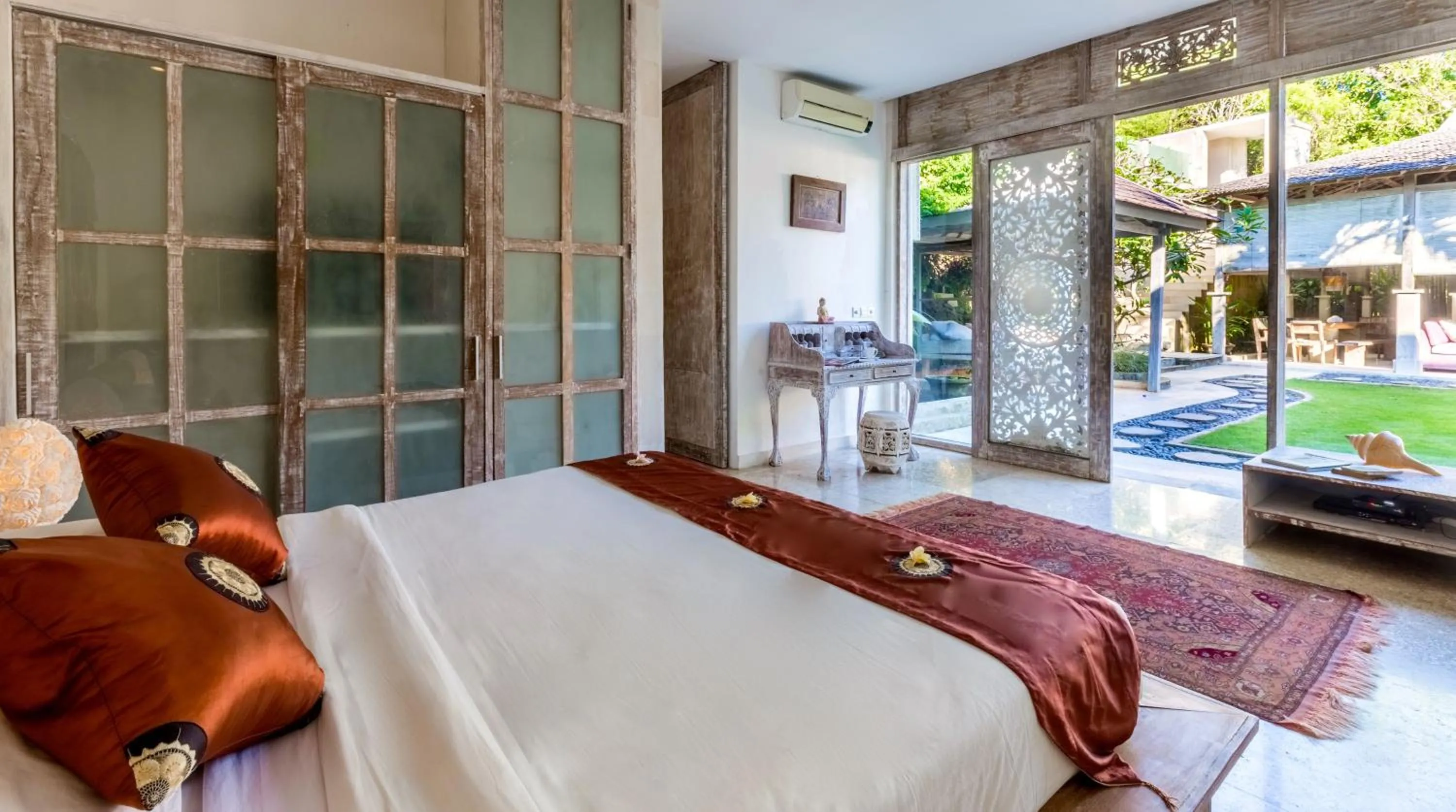 Garden view, Bed in BoHo Hills Bali