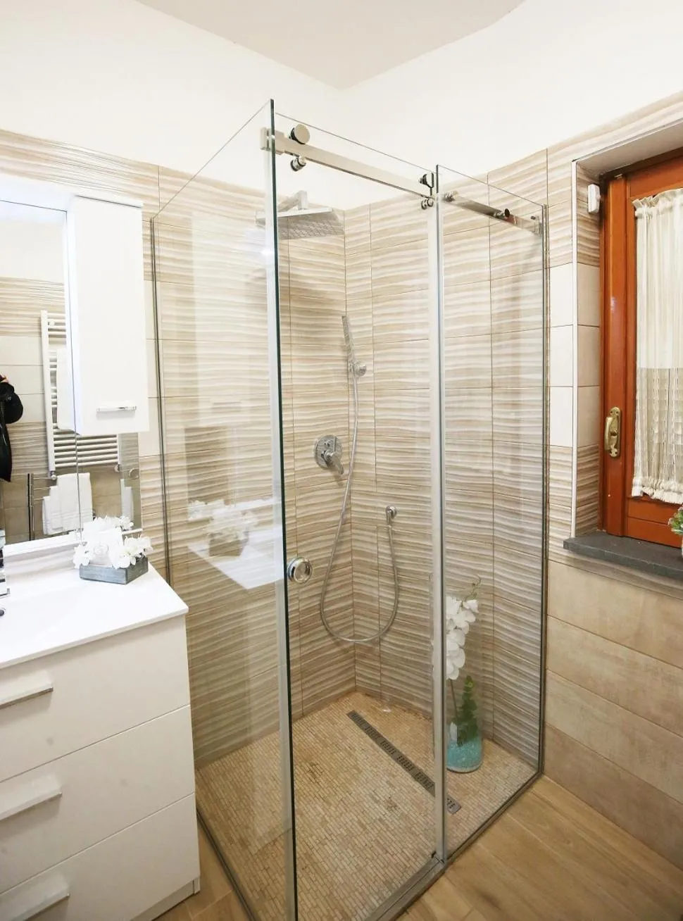 Shower in Home Olympus Vesuvio