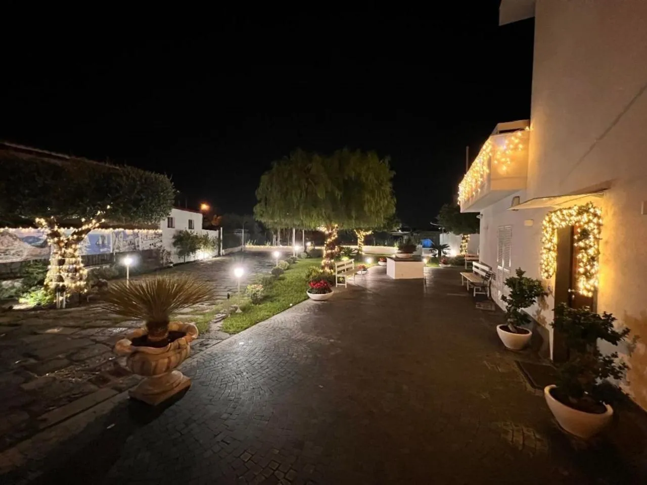 Night in Home Olympus Vesuvio