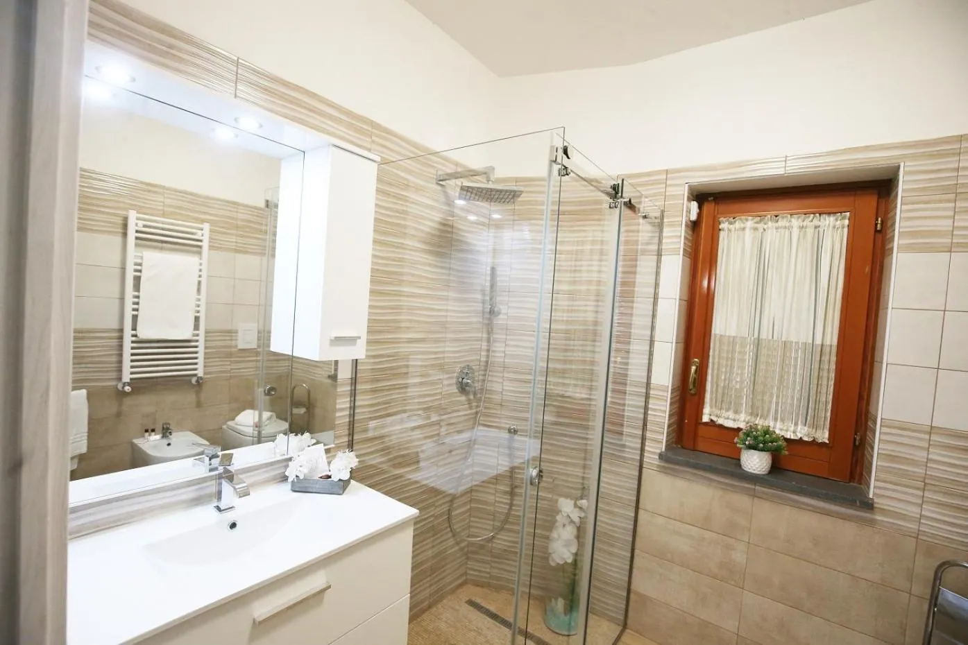 Shower in Home Olympus Vesuvio