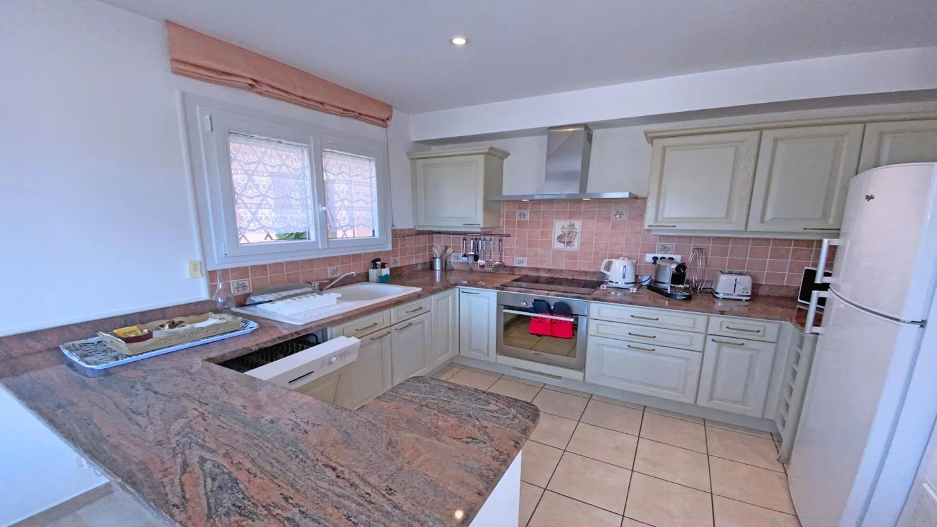 Kitchen or kitchenette in Les Saisons