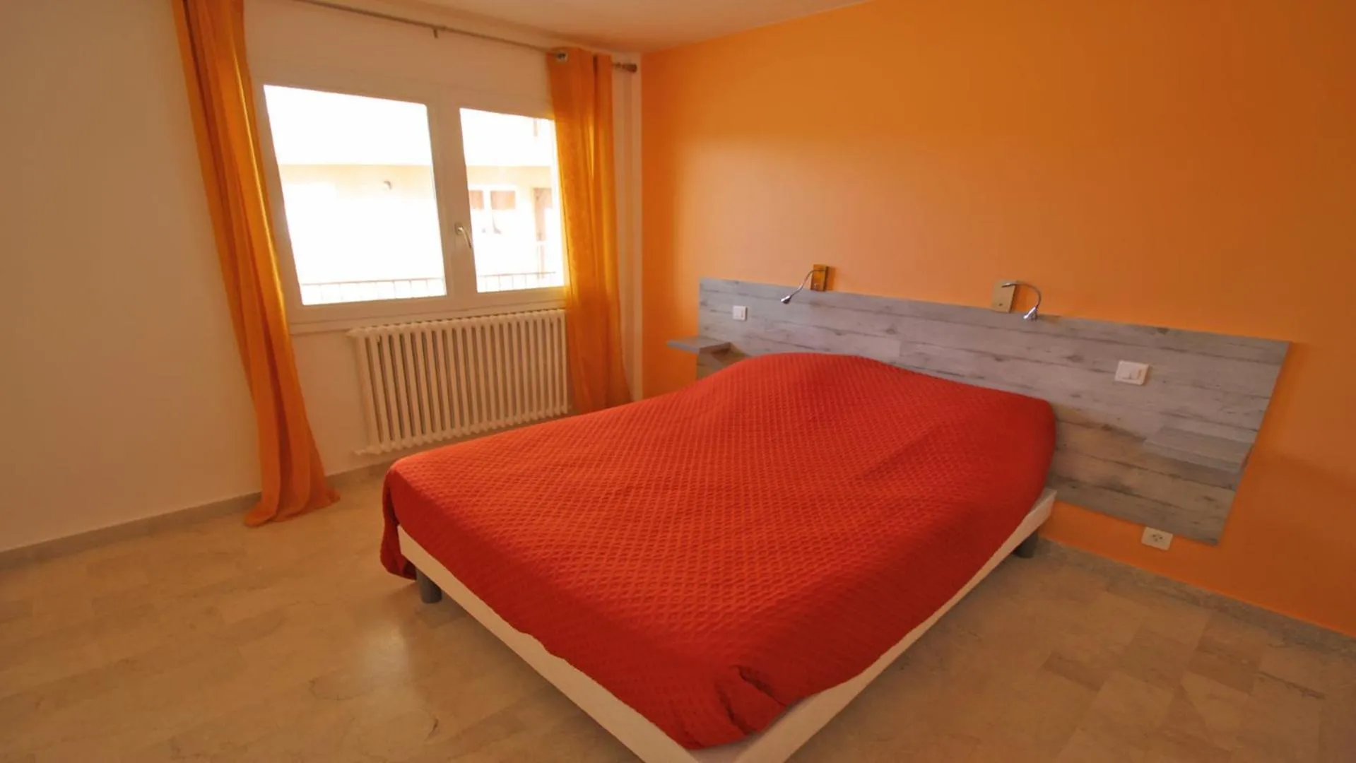 Bedroom, Bed in Les Saisons