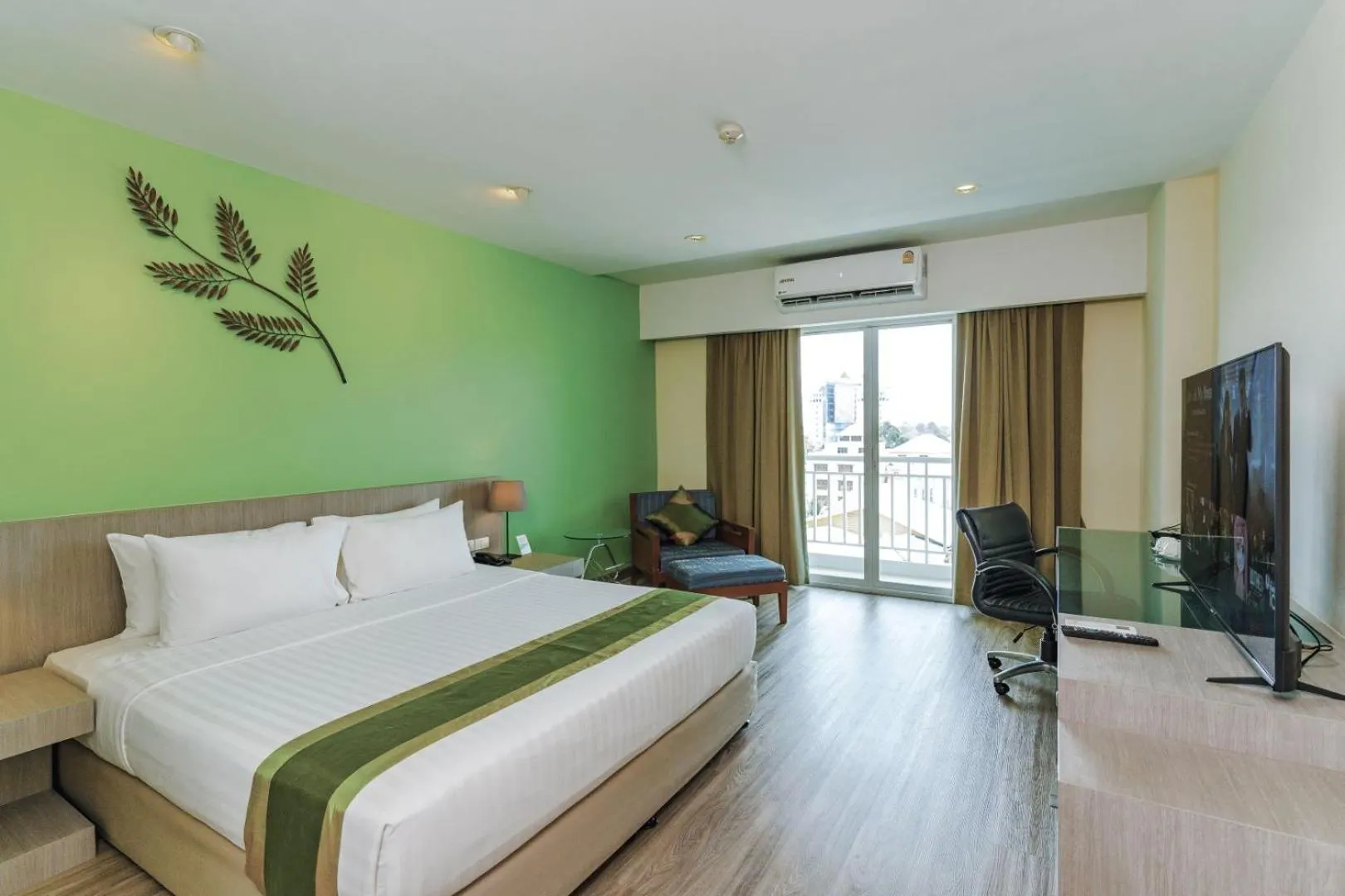 Photo of the whole room, Bed in Tamarind Garden Hotel