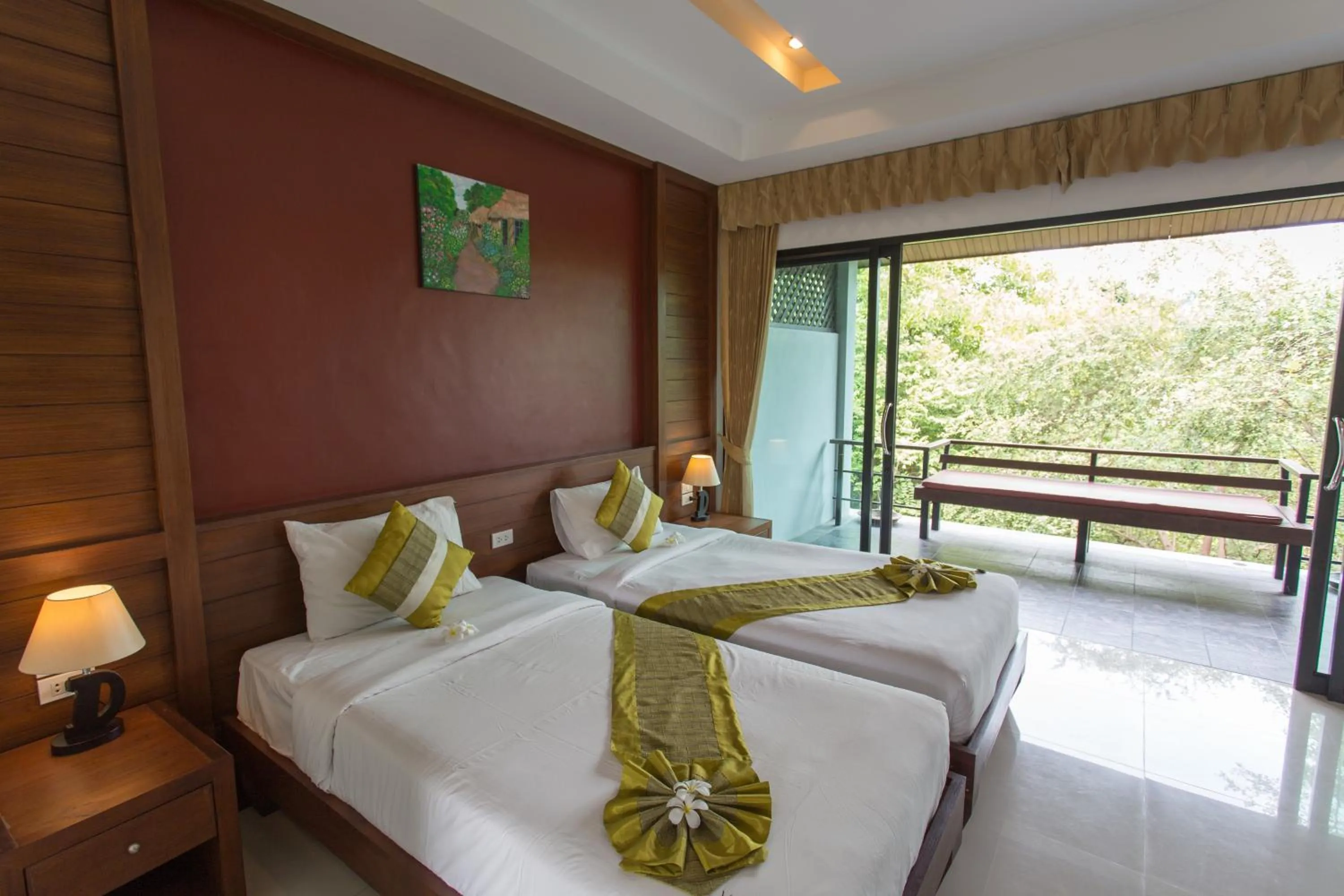 Bed in Samui Honey Suite